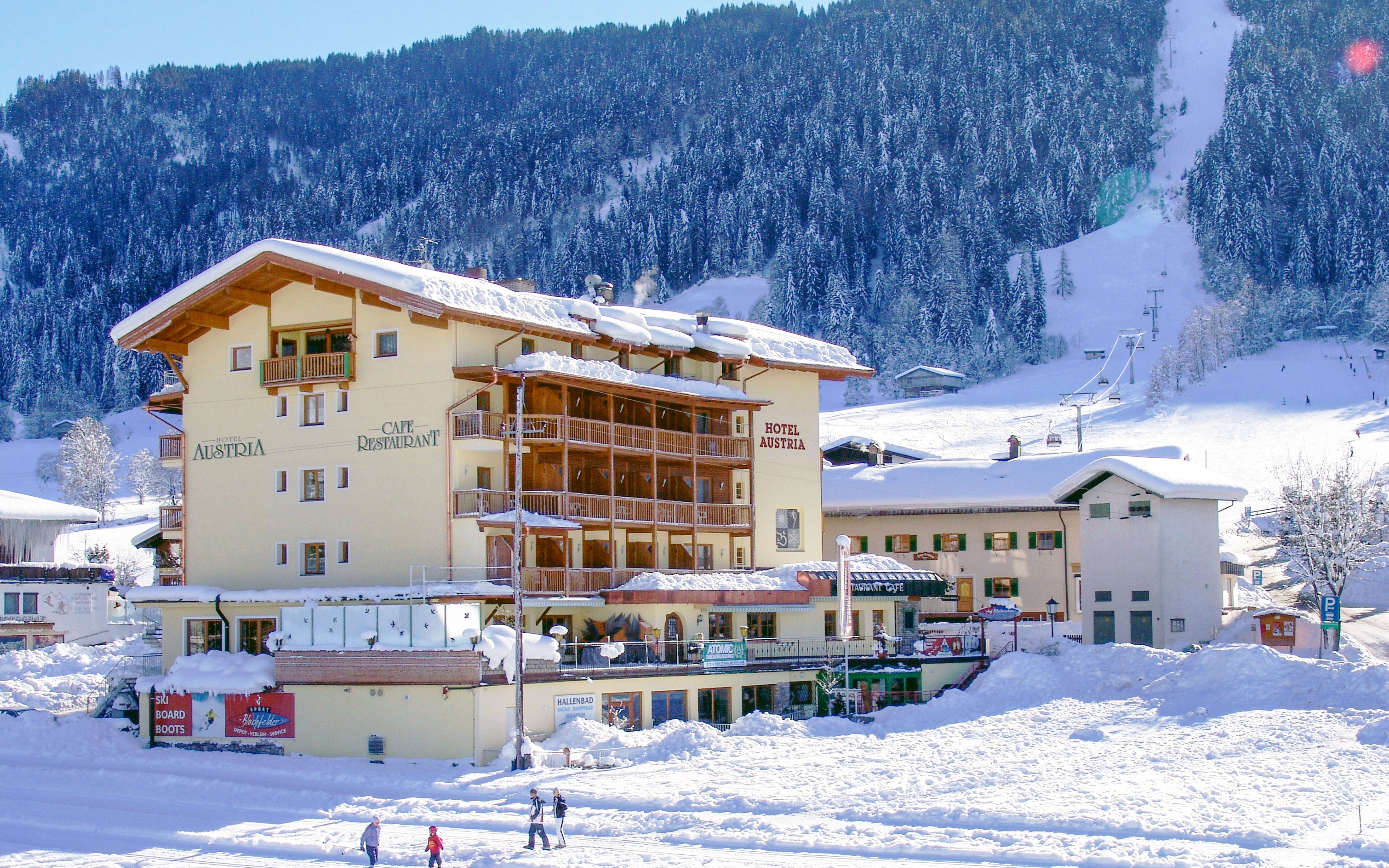 Tirolsko len 50 m od vleku v Hoteli Austria *** s neobmedzeným vstupom do wellness, polpenziou a kartou zliav