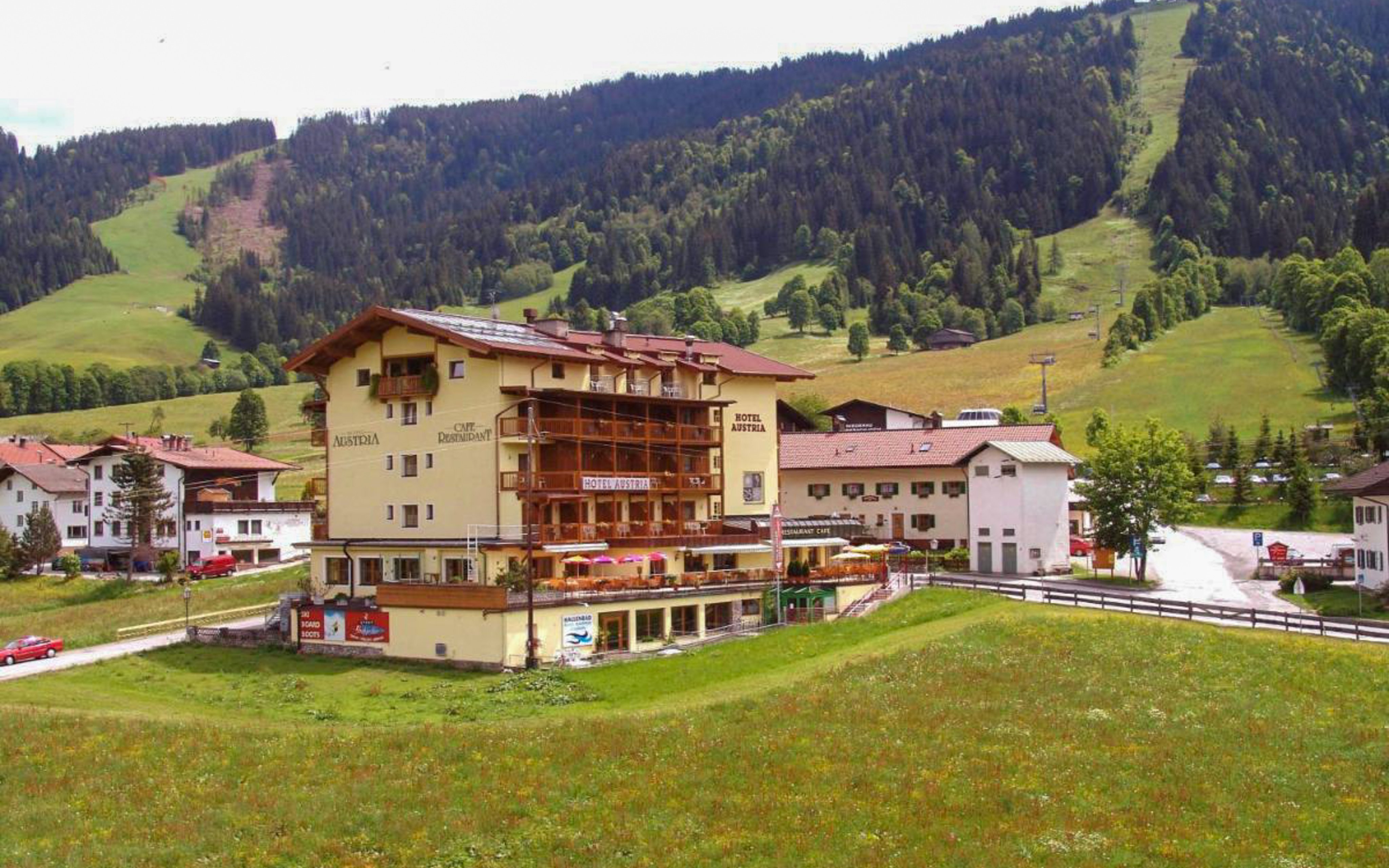 Tirolsko v Hoteli Austria *** s polpenziou, neobmedzeným vstupom do wellness (vnútorný bazén a sauny) + zľavy