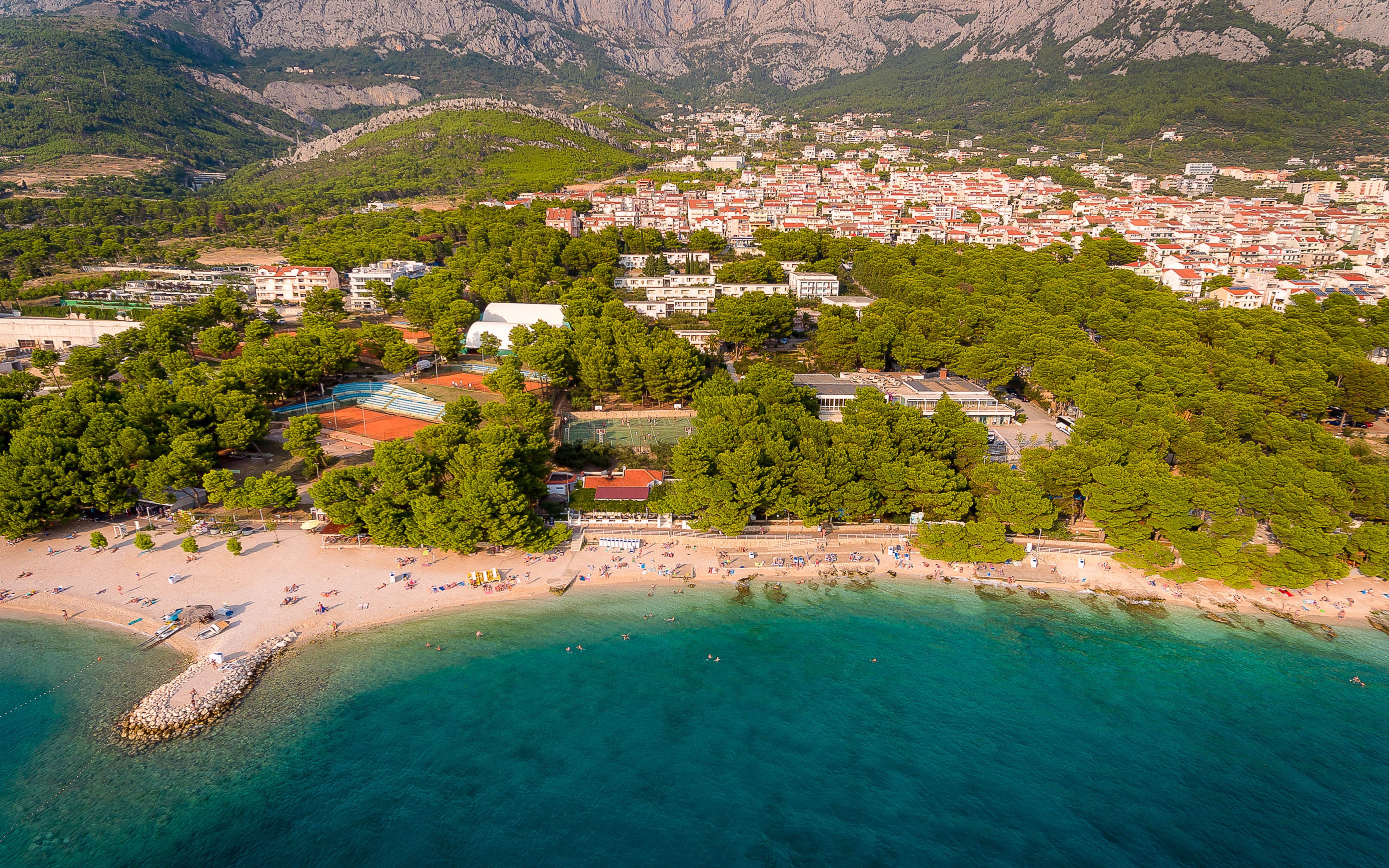 Chorvátsko pri pláži v Hoteli Sunny Makarska by Valamar *** s polpenziou a športovým vyžitím + dieťa zadarmo
