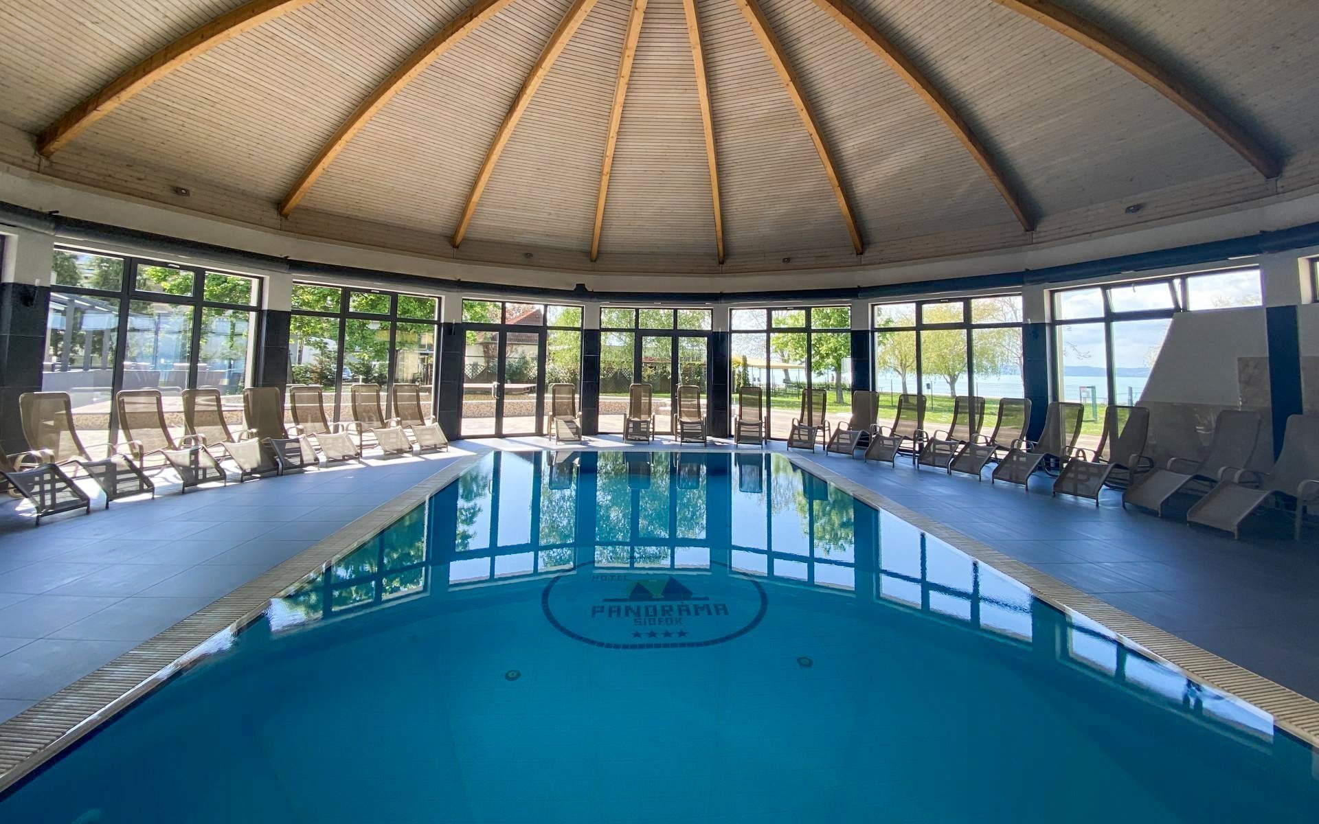 Pobyt priamo na brehu Balatonu: Prémium Hotel Panoráma **** s polpenziou a neobmedzeným wellness a fitness