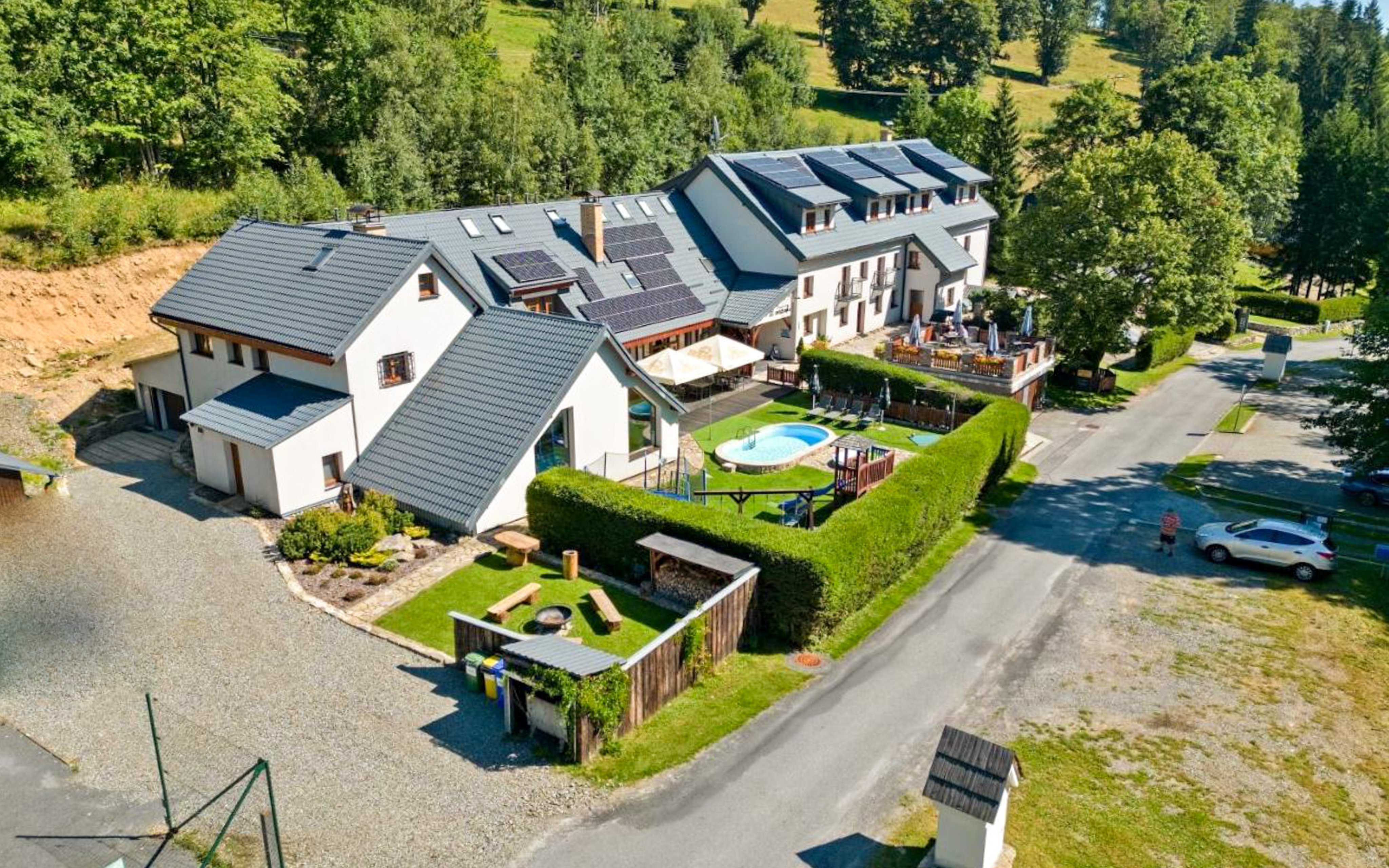 Jeseníky a Králický Sněžník: Horský hotel Sněženka *** s polpenziou, 2 bazénmi a vírivkou + bowling a ihrisko