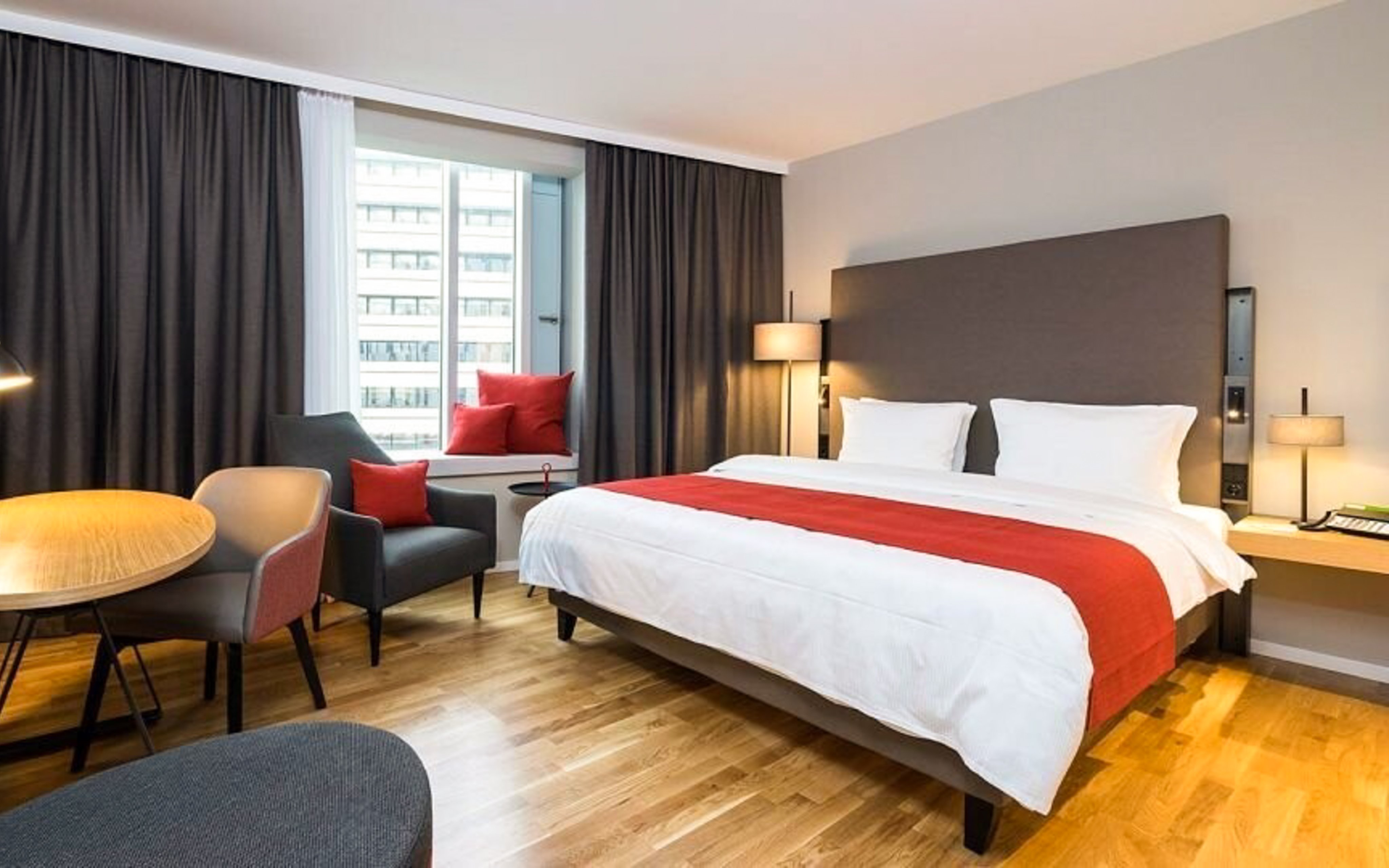 Hamburg v Hoteli Holiday Inn Hamburg – City Nord **** s raňajkami, saunou na 18. poschodí + fitness centrum