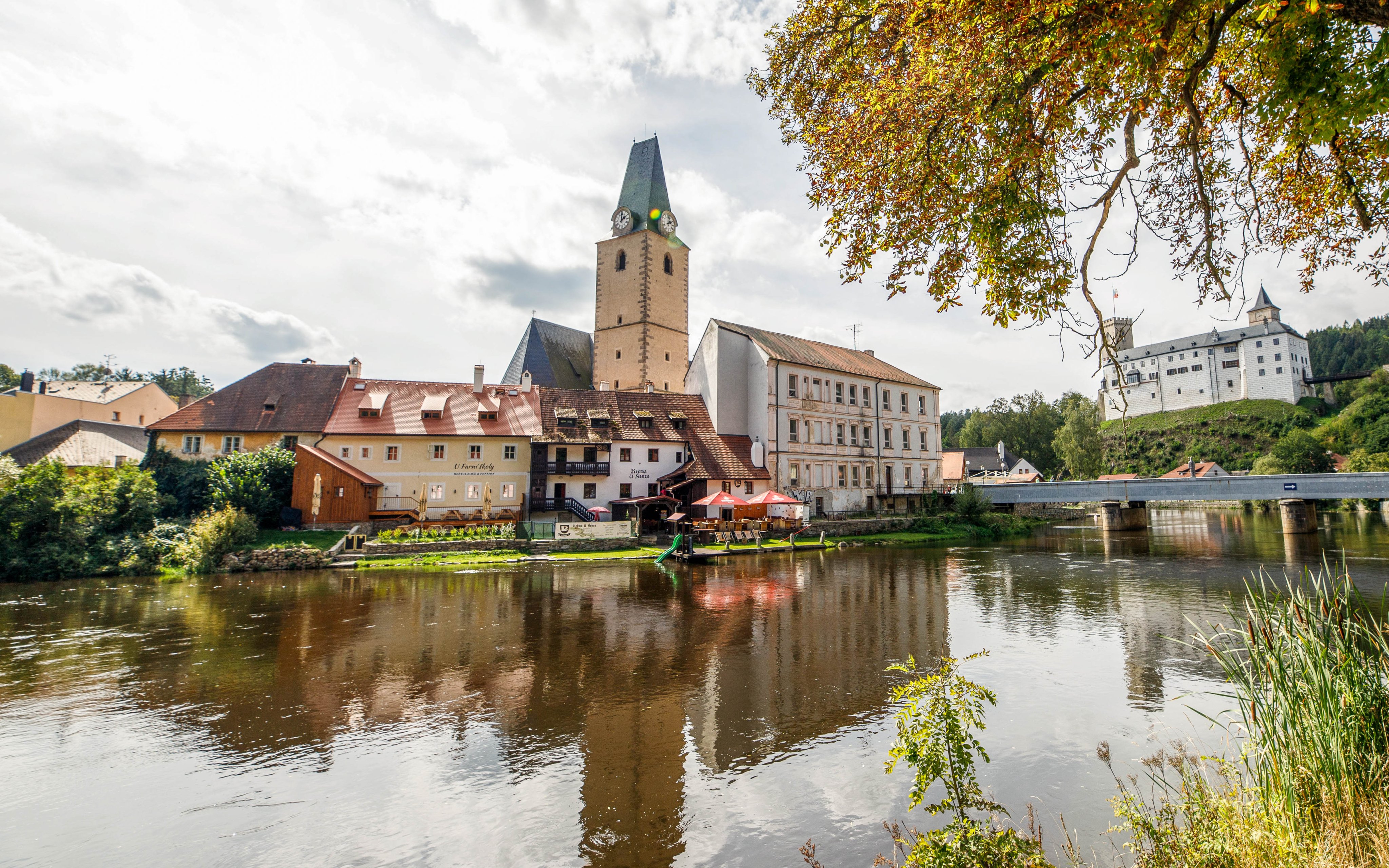 Rožmberk nad Vltavou v Pensione U Farní školy s raňajkami a privátnym wellness (vírivka, sauna) + fľaša vína
