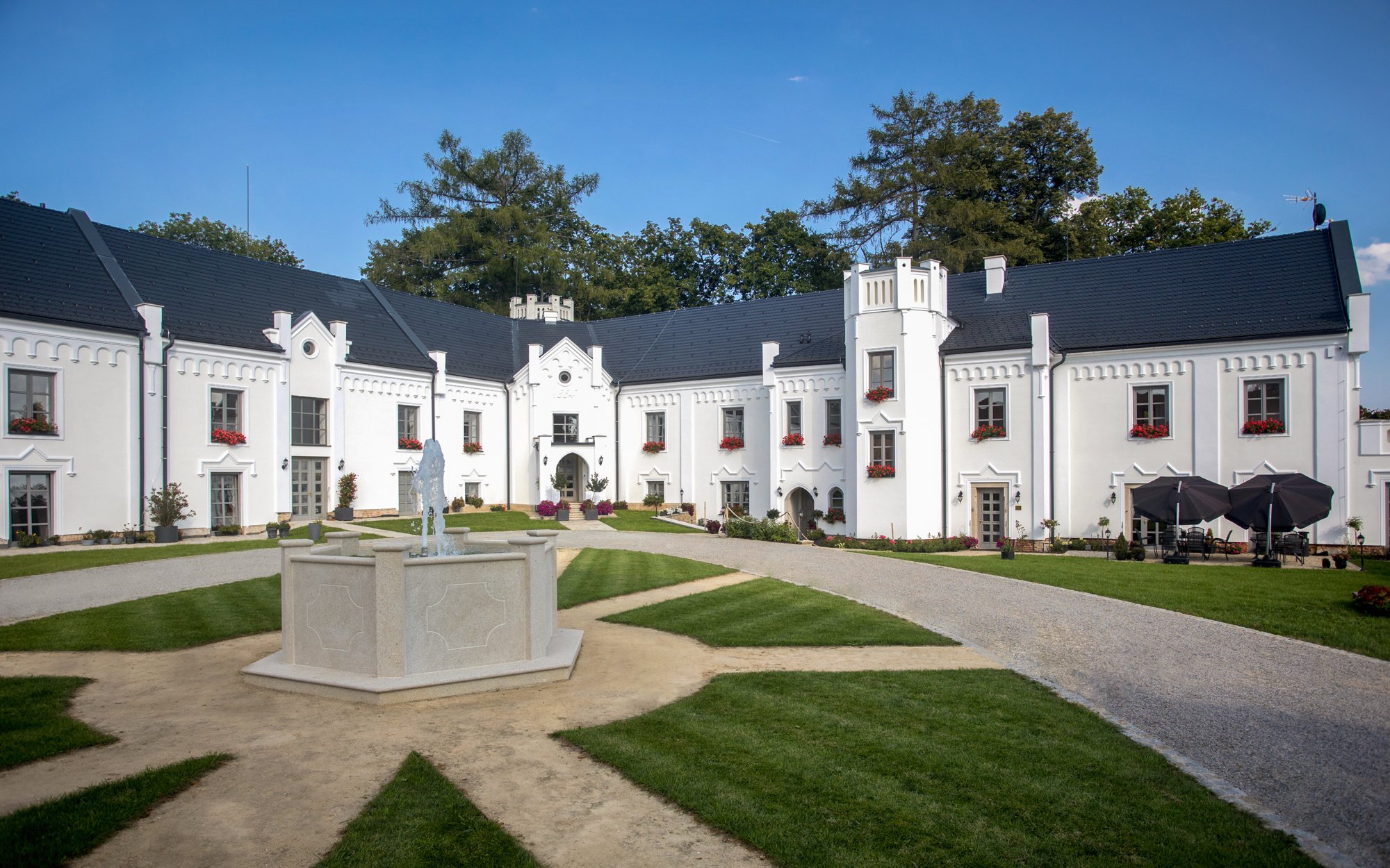Vysočina blízko Havlíčkovho Brodu: Jedinečný pobyt na historickom Zámku Kvasetice s raňajkami + fľaša Prosecca