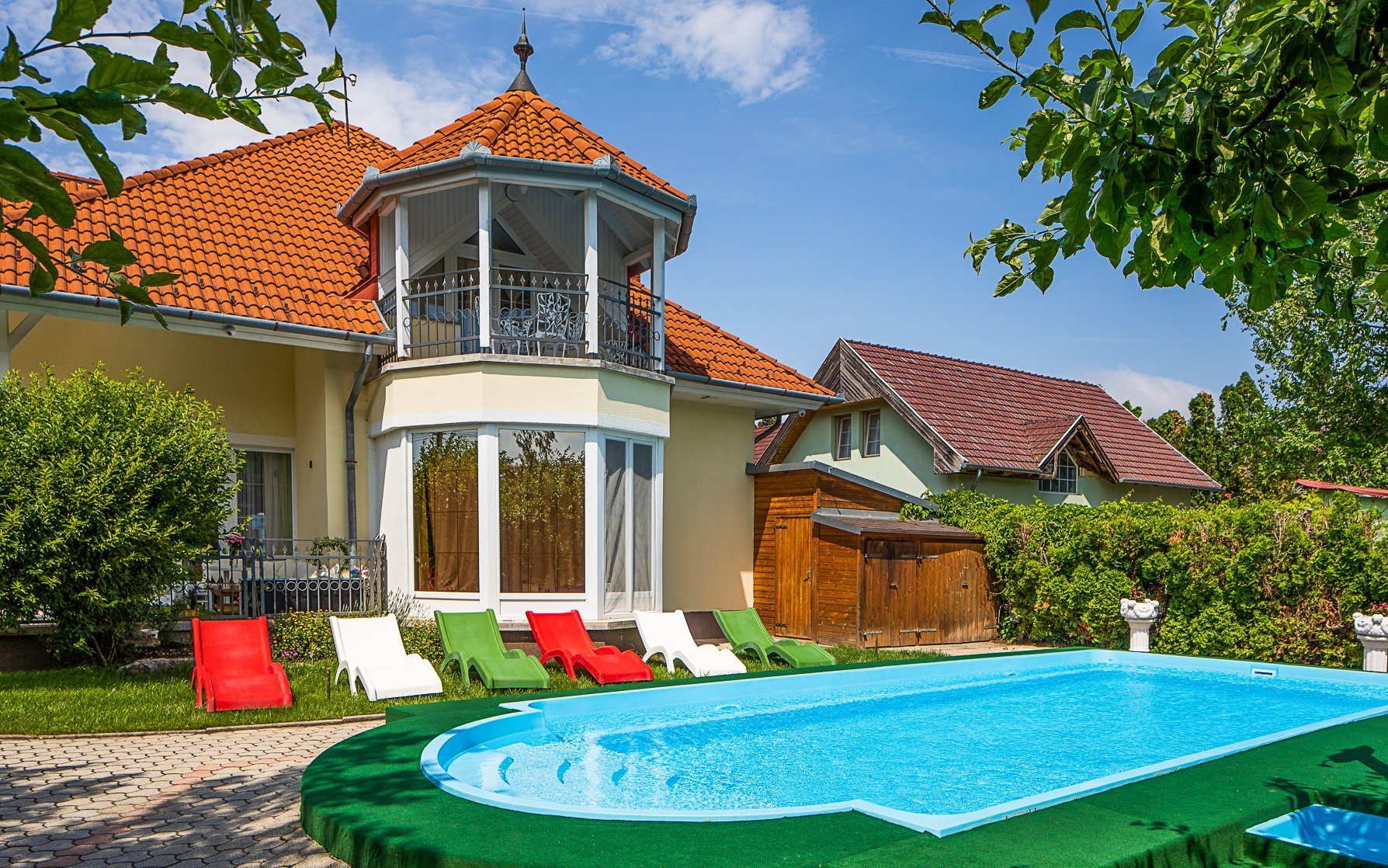 Pobyt len 400 m od Balatonu v Admiral Family Resorte **** + neobmedzené wellness, vonkajší bazén a polpenzia