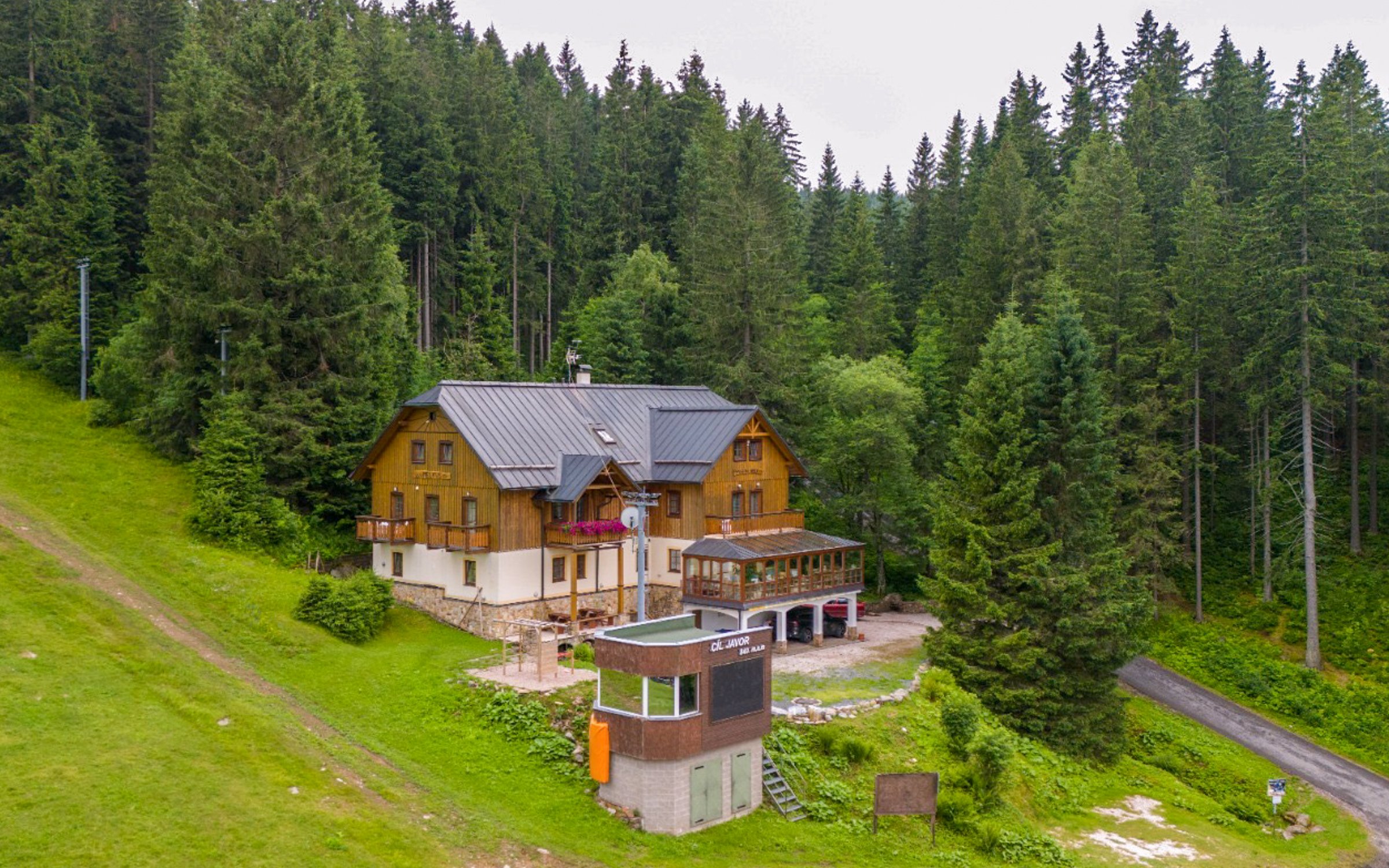 Krkonoše v Peci pod Sněžkou: Penzión Melkus s polpenziou, herňou pre deti a úschovňou bicyklov a motocyklov