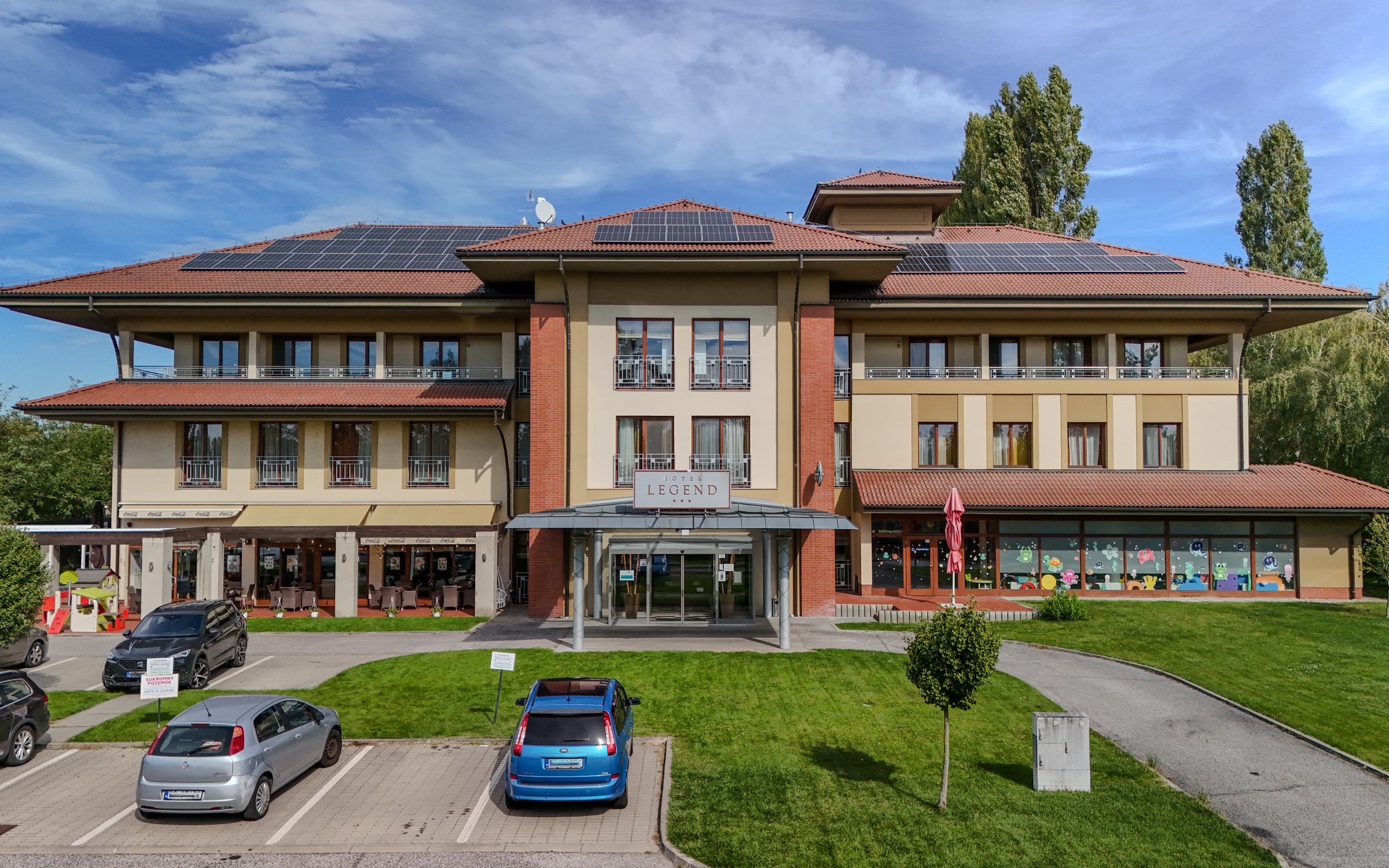 Dunajská Streda pri jazere a 230 m od Thermalparku: Hotel Legend *** s raňajkami + koktail a občerstvenie