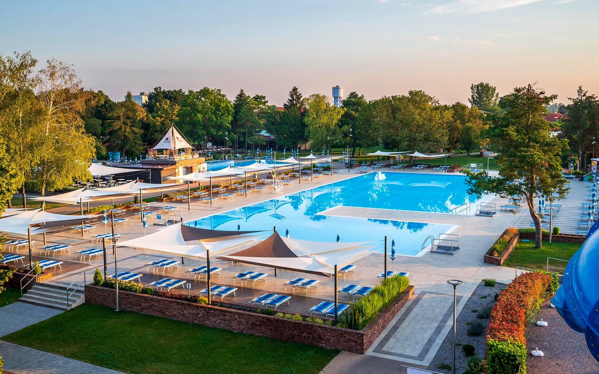 Dunajská Streda: Thermal Hotel Campino **** s polpenziou a 10 vnútornými a vonkajšími bazénmi + detský kútik