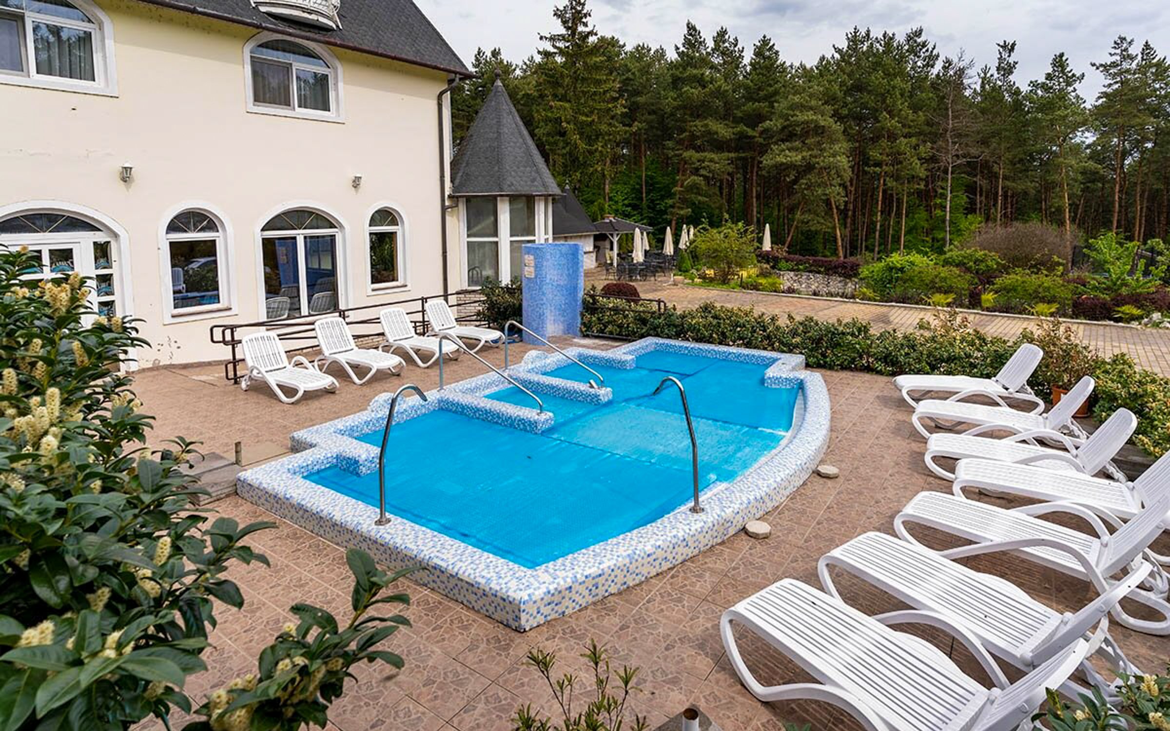 Maďarsko pri hraniciach 3 štátov a pri termáloch: Gosztola Gyöngye Hotel s polpenziou a neobmedzeným wellness