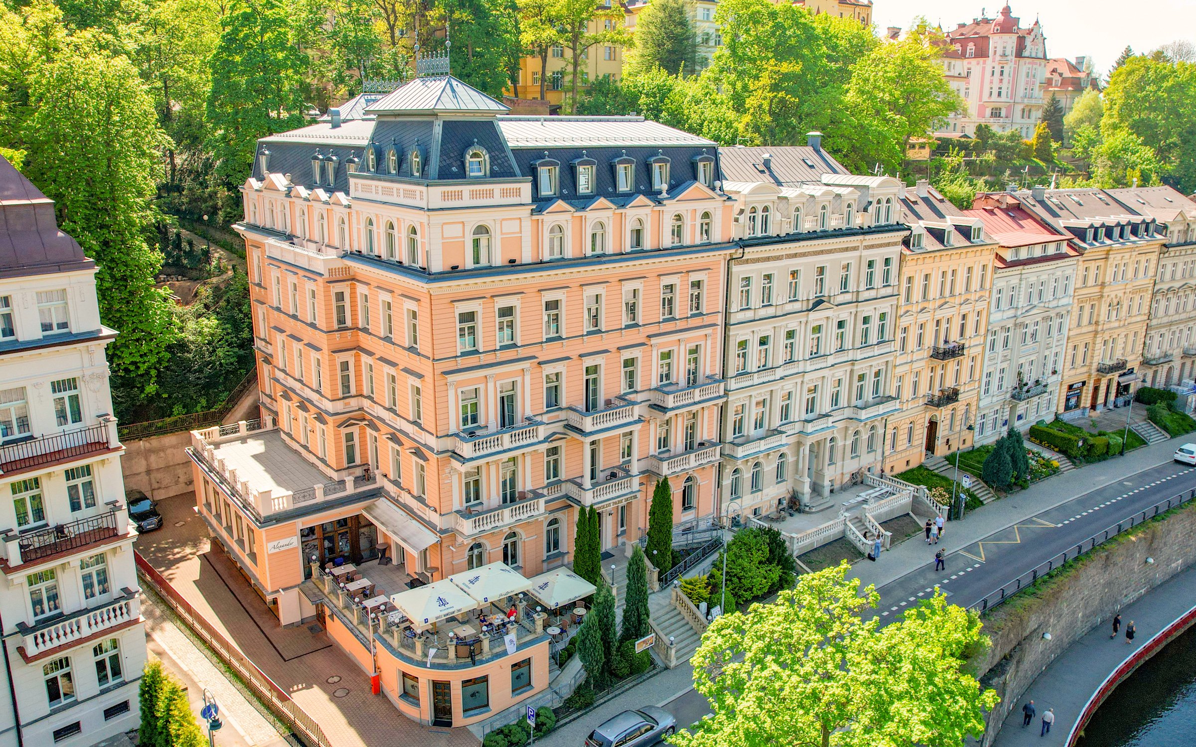 Odpočinkový pobyt v Karlových Varoch v Humboldt Park Hoteli & Spa **** s polpenziou, wellness a procedúrami