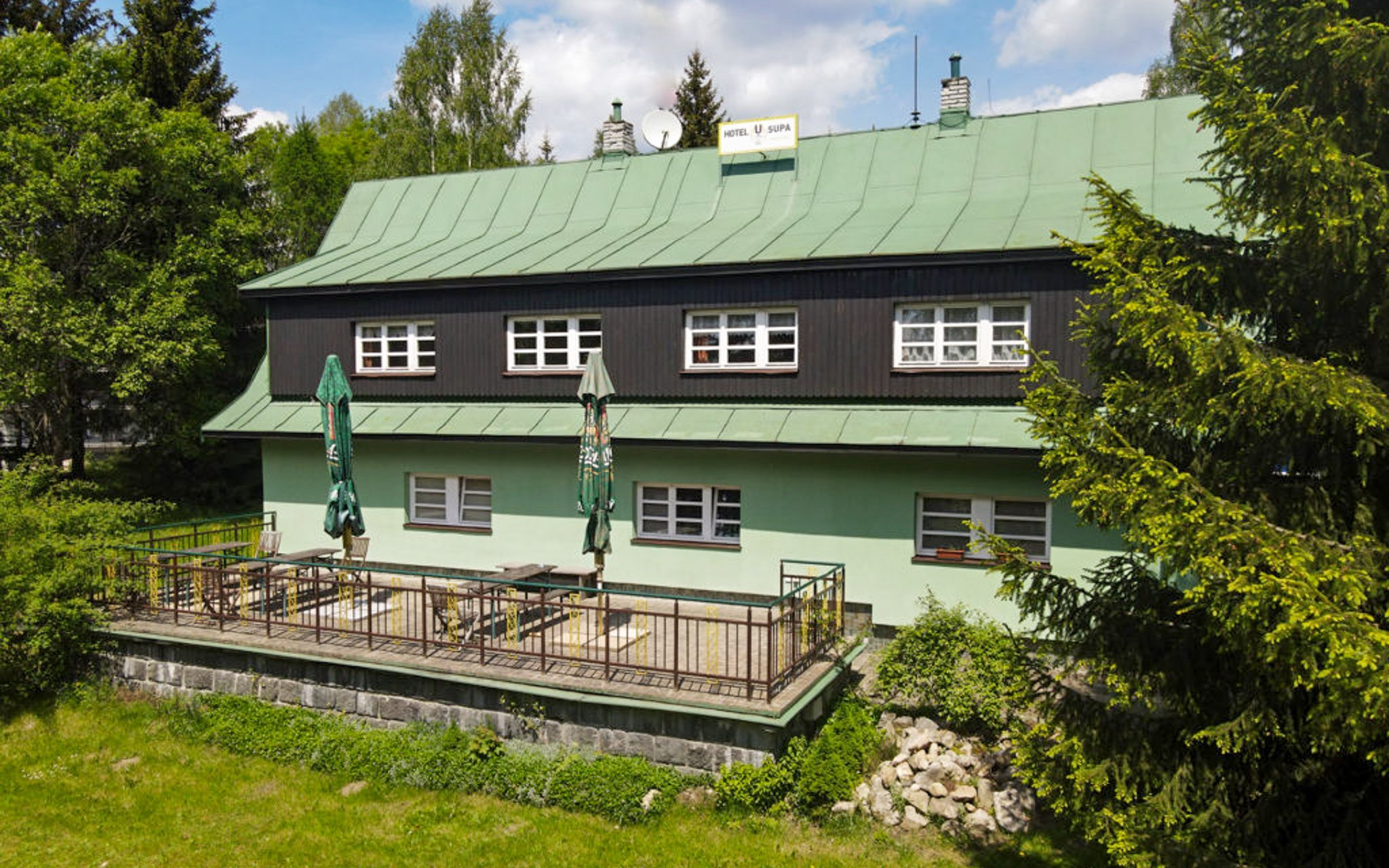 Krkonošský NP: Harrachov v Hoteli U Supa *** s raňajkami a zľavami na nápoje a masáž + detský kútik a ihrisko