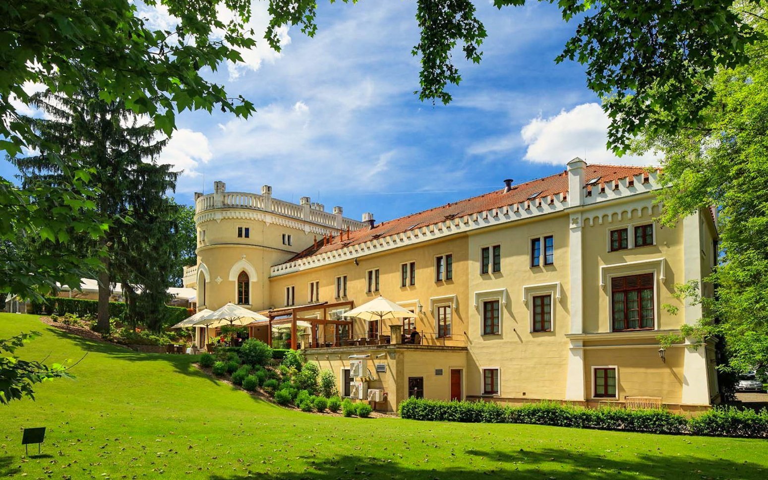 Pobyt na okraji Prahy v luxusnom Chateau St. Havel **** s raňajkami, šampanským a privátnou vírivkou/saunou