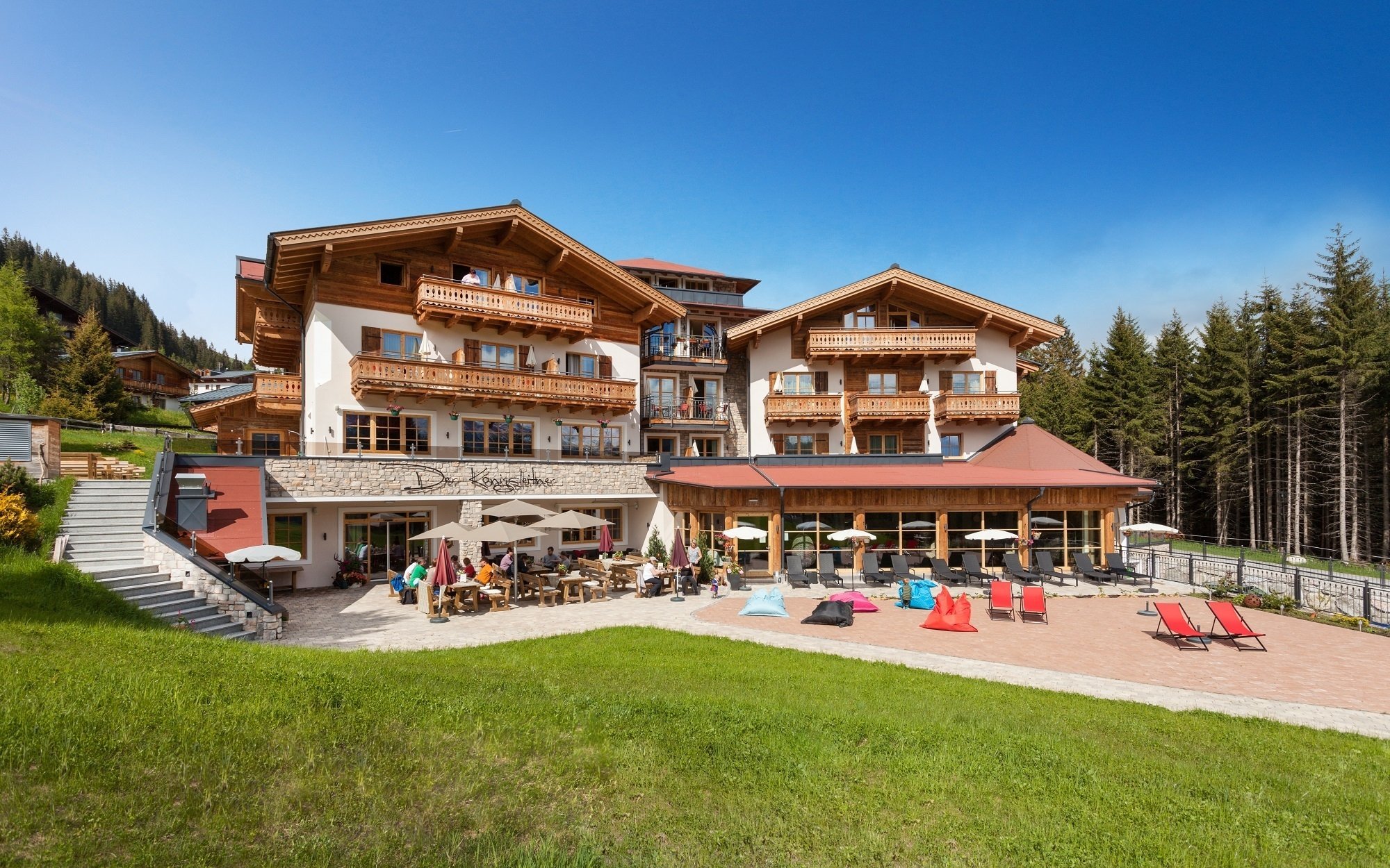 Relax v rakúskych Alpách: 4* Hotel Königsleitner s polpenziou a wellness (bazén, sauny) + túra so sprievodcom