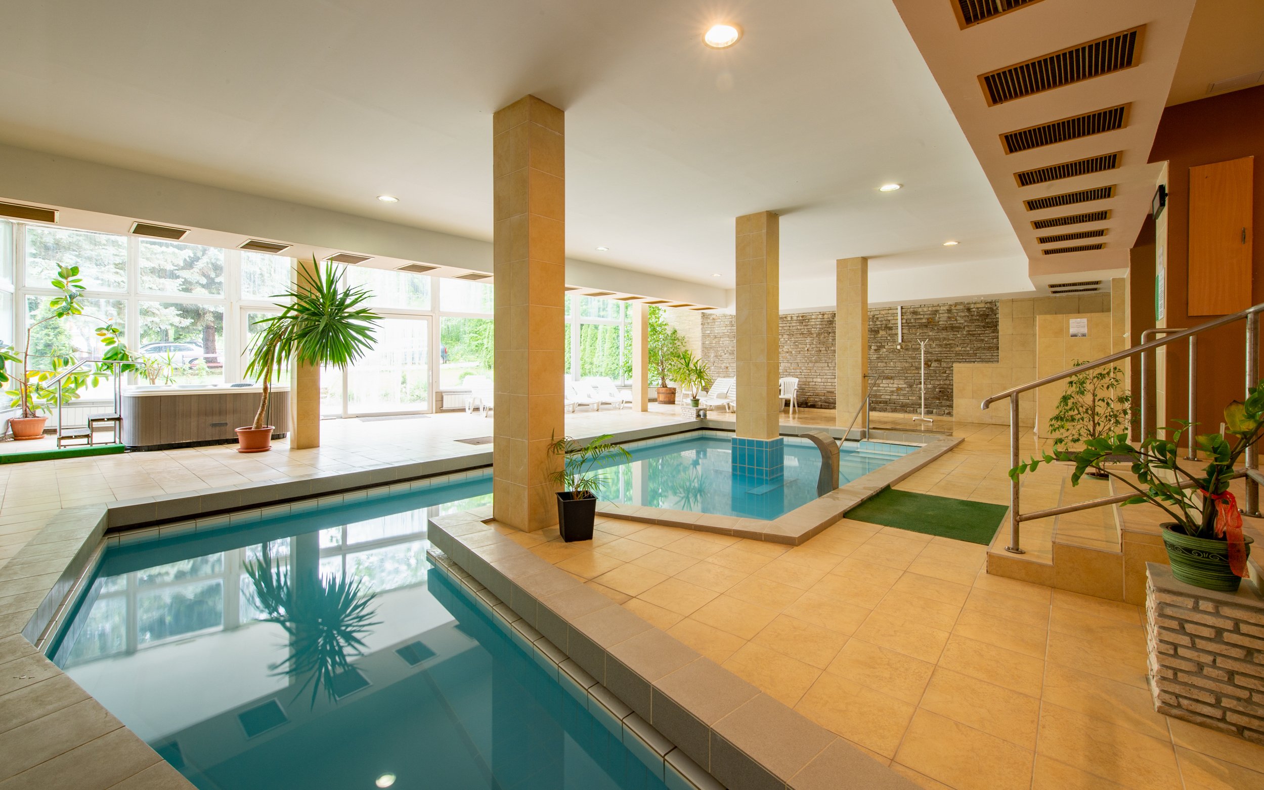 Maďarsko pri termálnom jazere: Hotel Fit Hévíz *** s wellness, bazénom s termálnou vodou a polpenziou