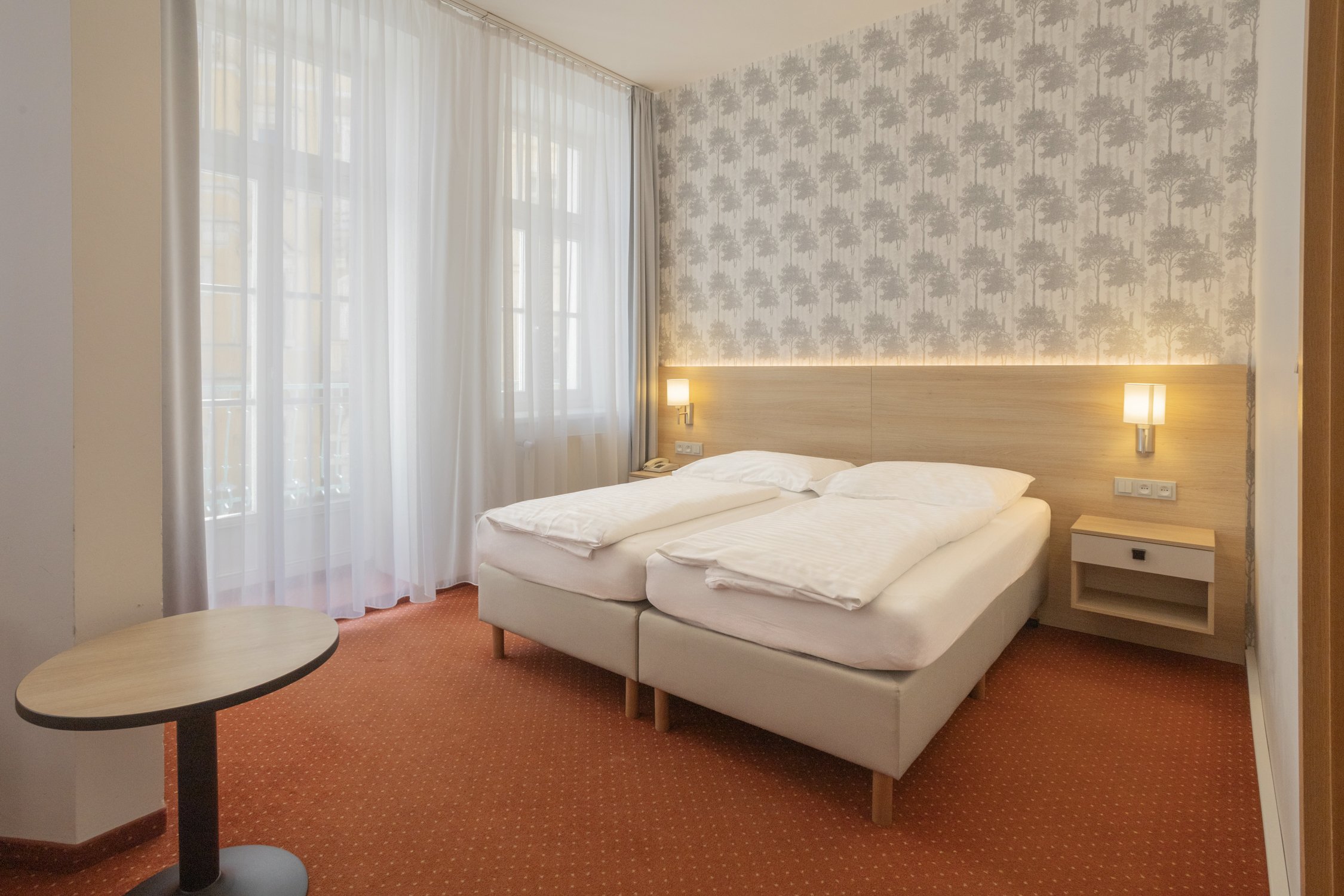 Kúpeľný pobyt v Mariánskych Lázňach v 3* Hoteli Flora s neobmedzeným bazénom a až 20 procedúrami + plná penzia<br/>Hotel Flora ***, Purkyňova 128/1, Mariánské Lázně 353 01, info@hotelflora-ml.cz