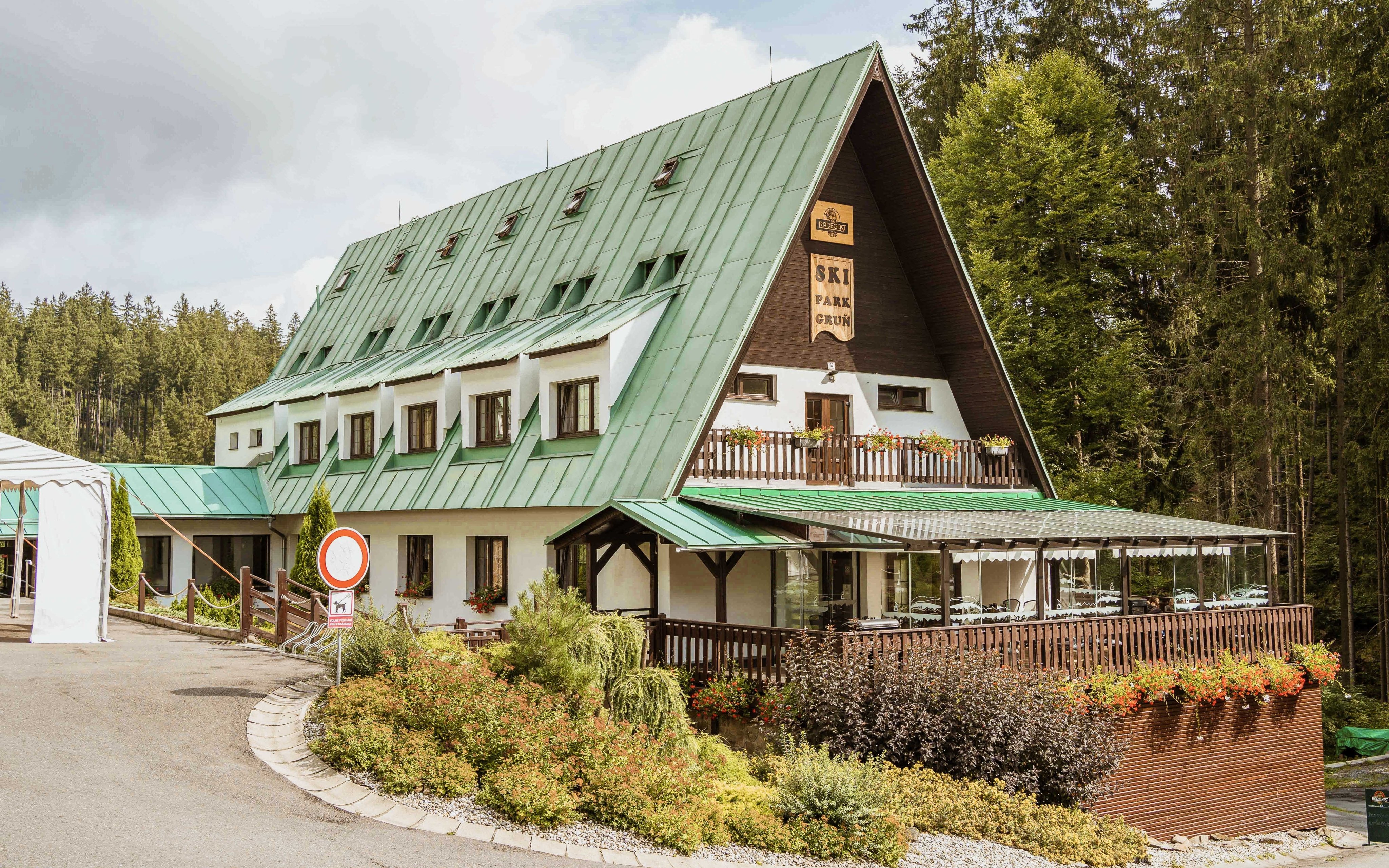  CHKO Beskydy blízko Pustevien: Staré Hamry v Ski Parku Gruň s raňajkami a možnosťou využiť saunu a kúpací sud<br/>Ski Park Gruň, Staré Hamry 51, Staré Hamry 739 15, info@skipark-grun.cz