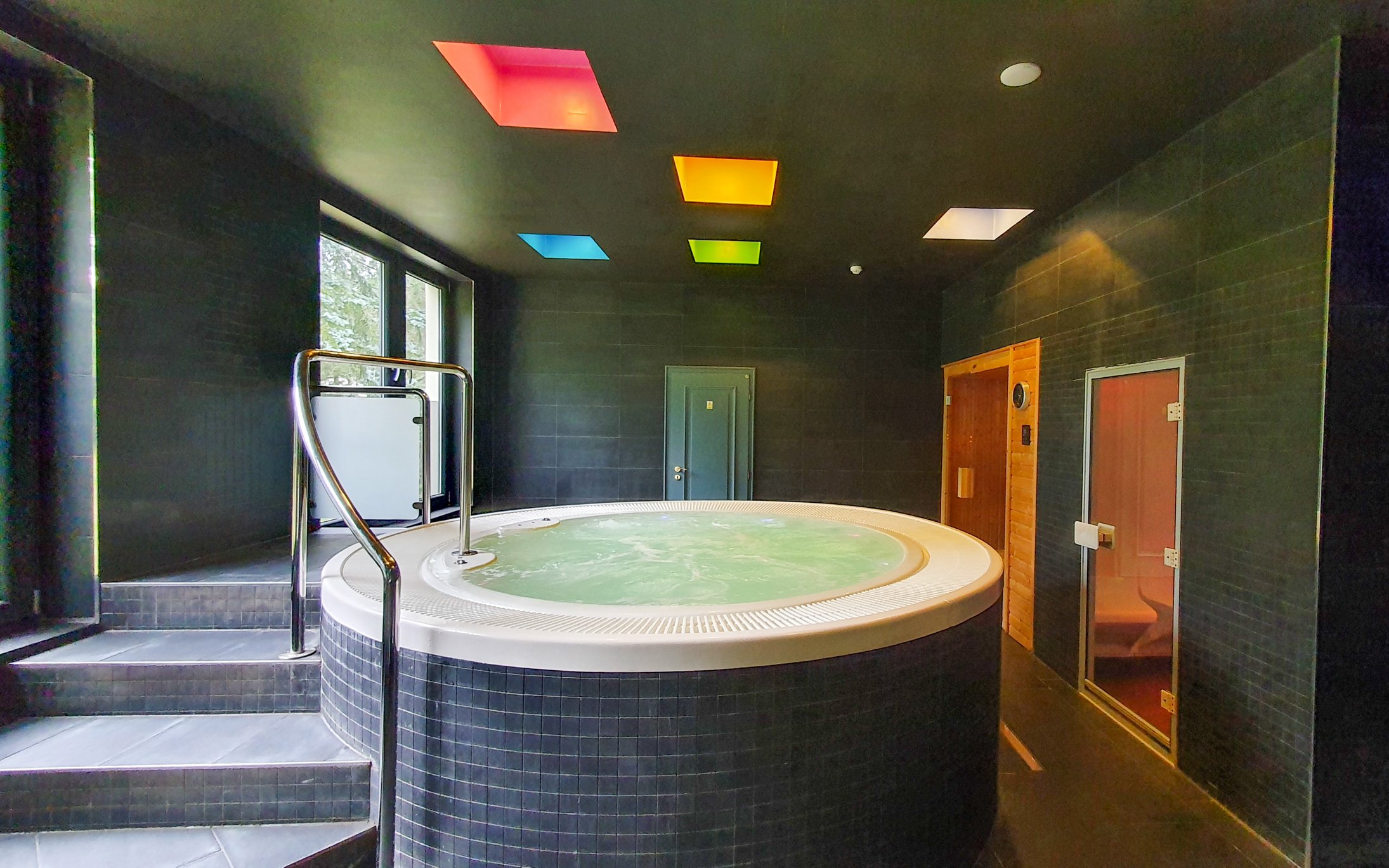 Pobyt 3 km od centra Karlových Varov: Parkhotel Carlsbad Inn **** s privátnym wellness, procedúrou + polpenzia