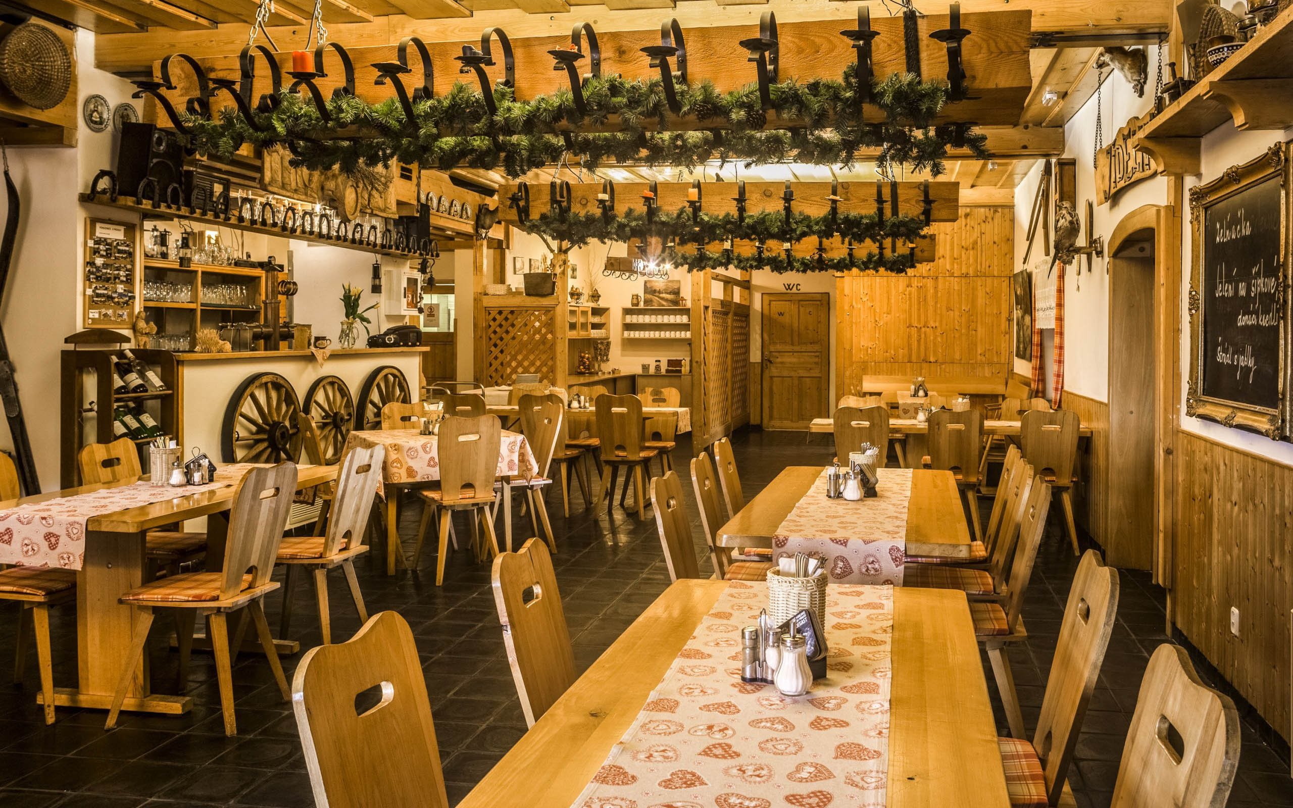 Beskydy na úpätí Lysej hory: Hotel Rajská bouda *** s welcome drinkom, polpenziou a bowlingom + herňa