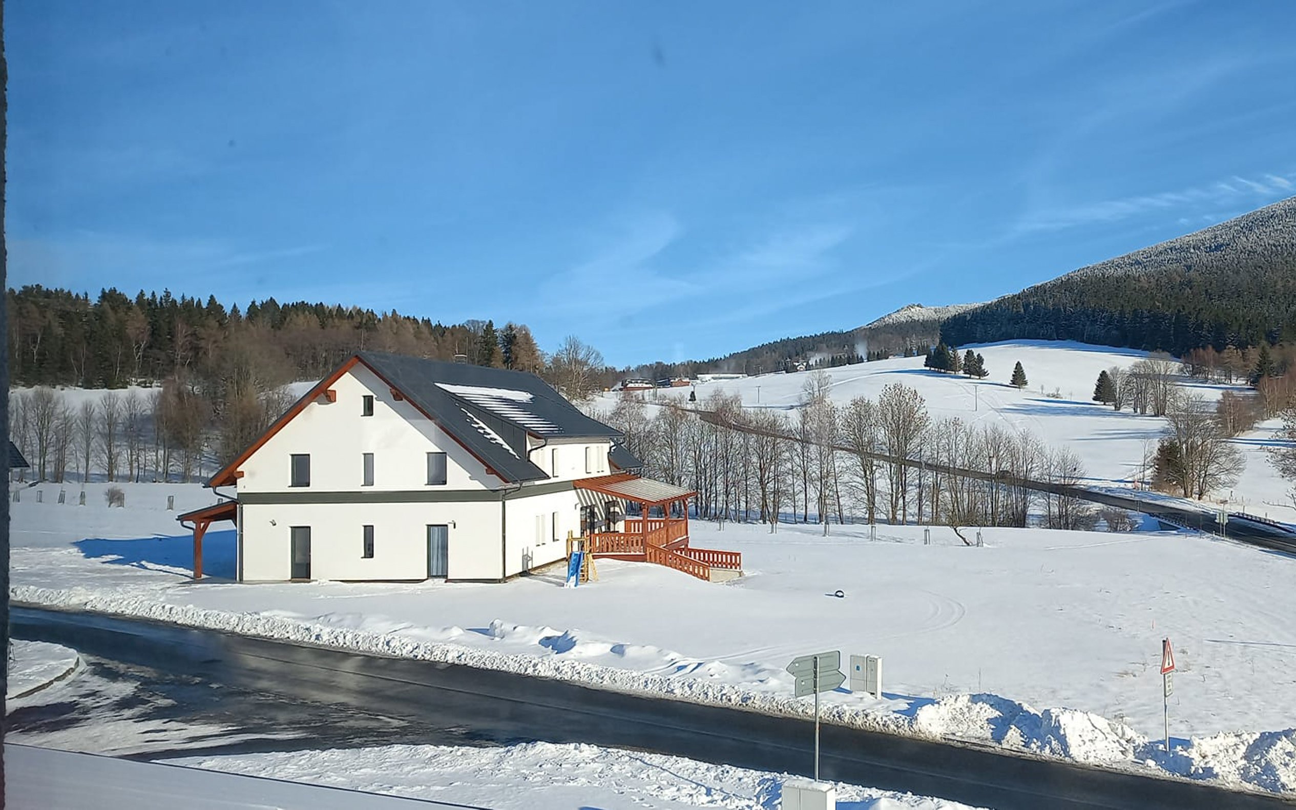 Jeseníky pri skiareáloch Ramzová (1,5 km) a Petříkov (2,3 km) v Penzióne Sen s polpenziou + detský kútik