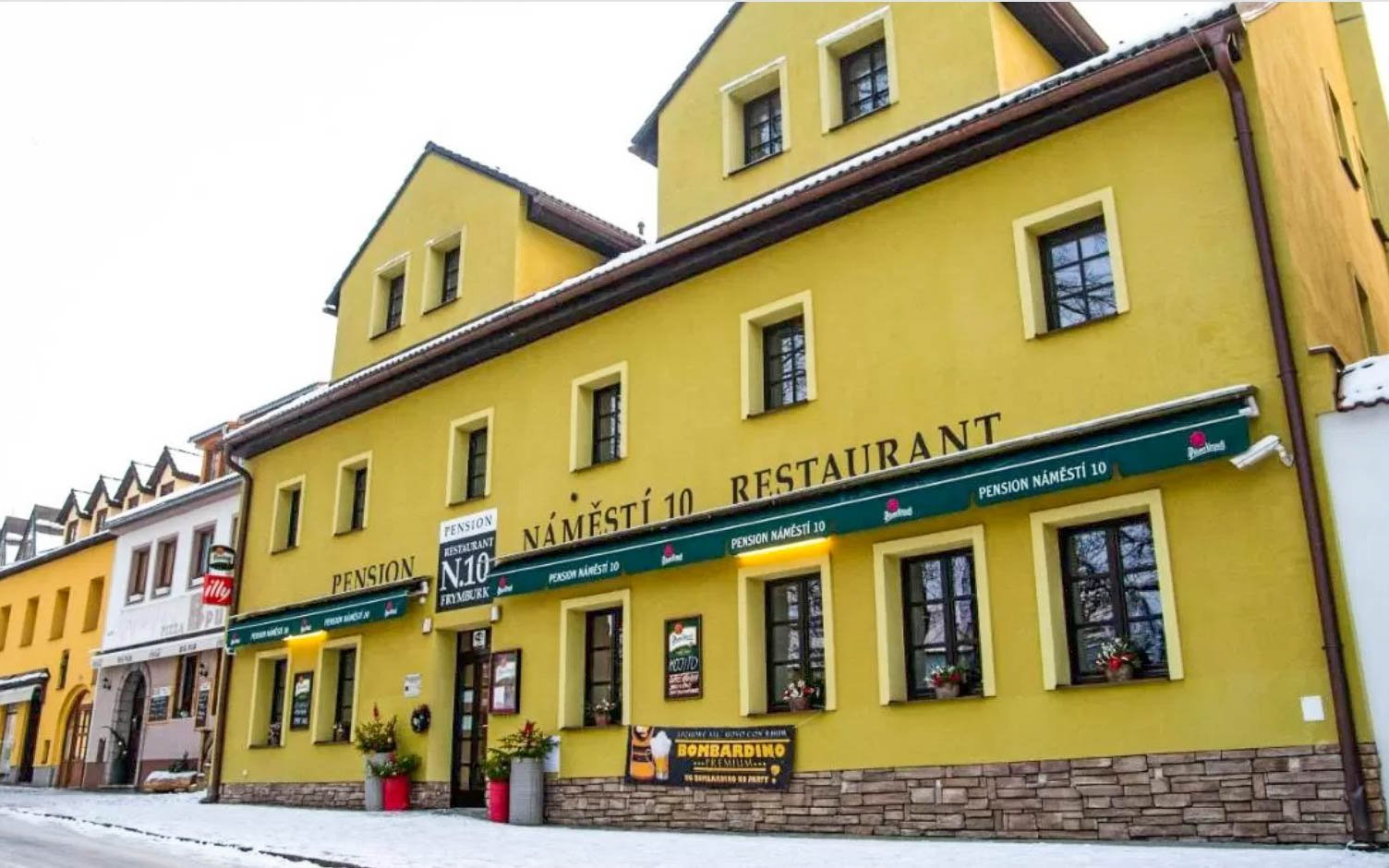Južné Čechy pár krokov od Lipna a 1 km od aquaparku v Penzióne N.10 Frymburk *** s raňajkami/polpenziou