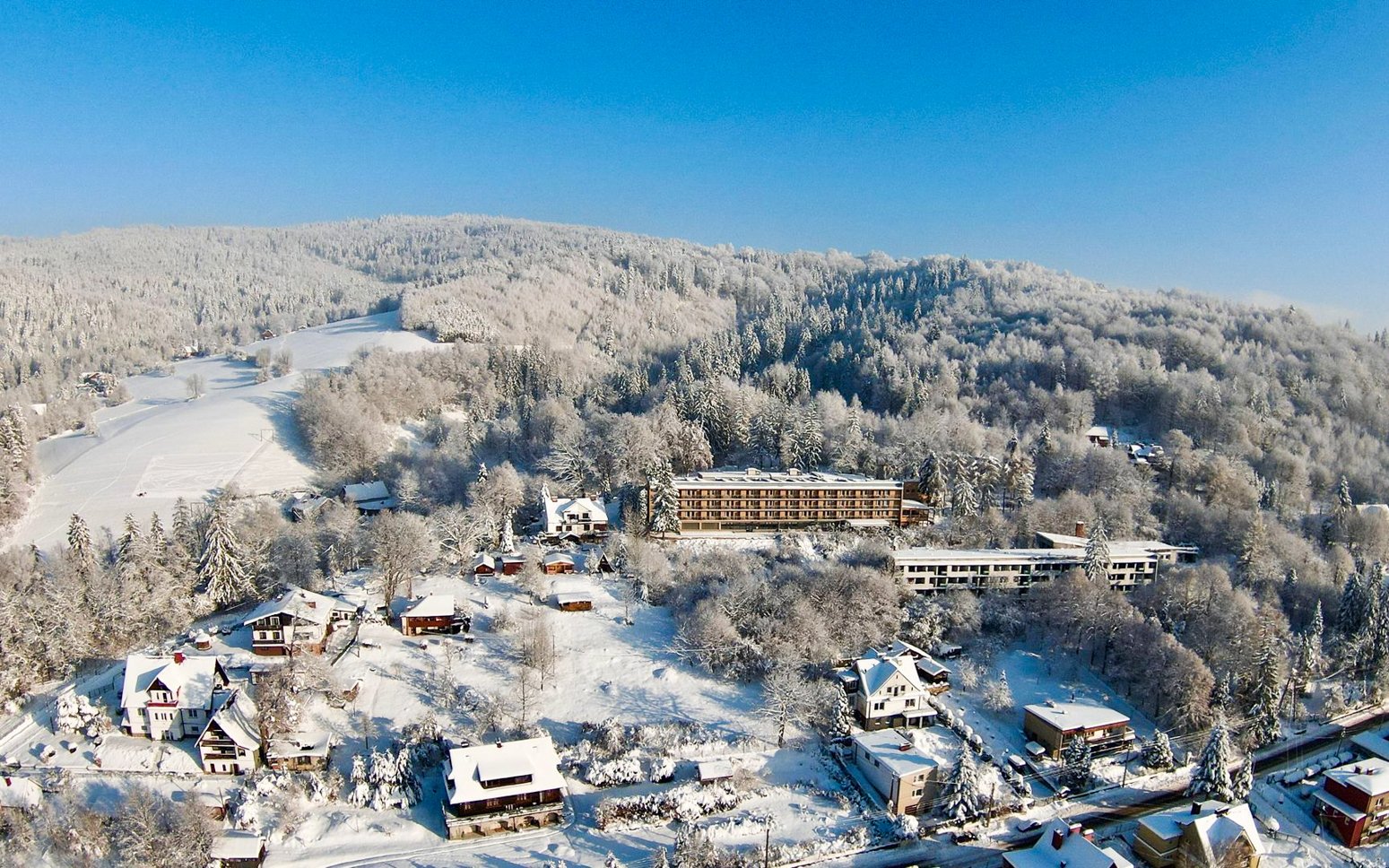 Poľské Beskydy neďaleko hraníc: Visla v Hoteli Pod Jedlami *** s polpenziou, saunou aj fitness + zábavná zóna