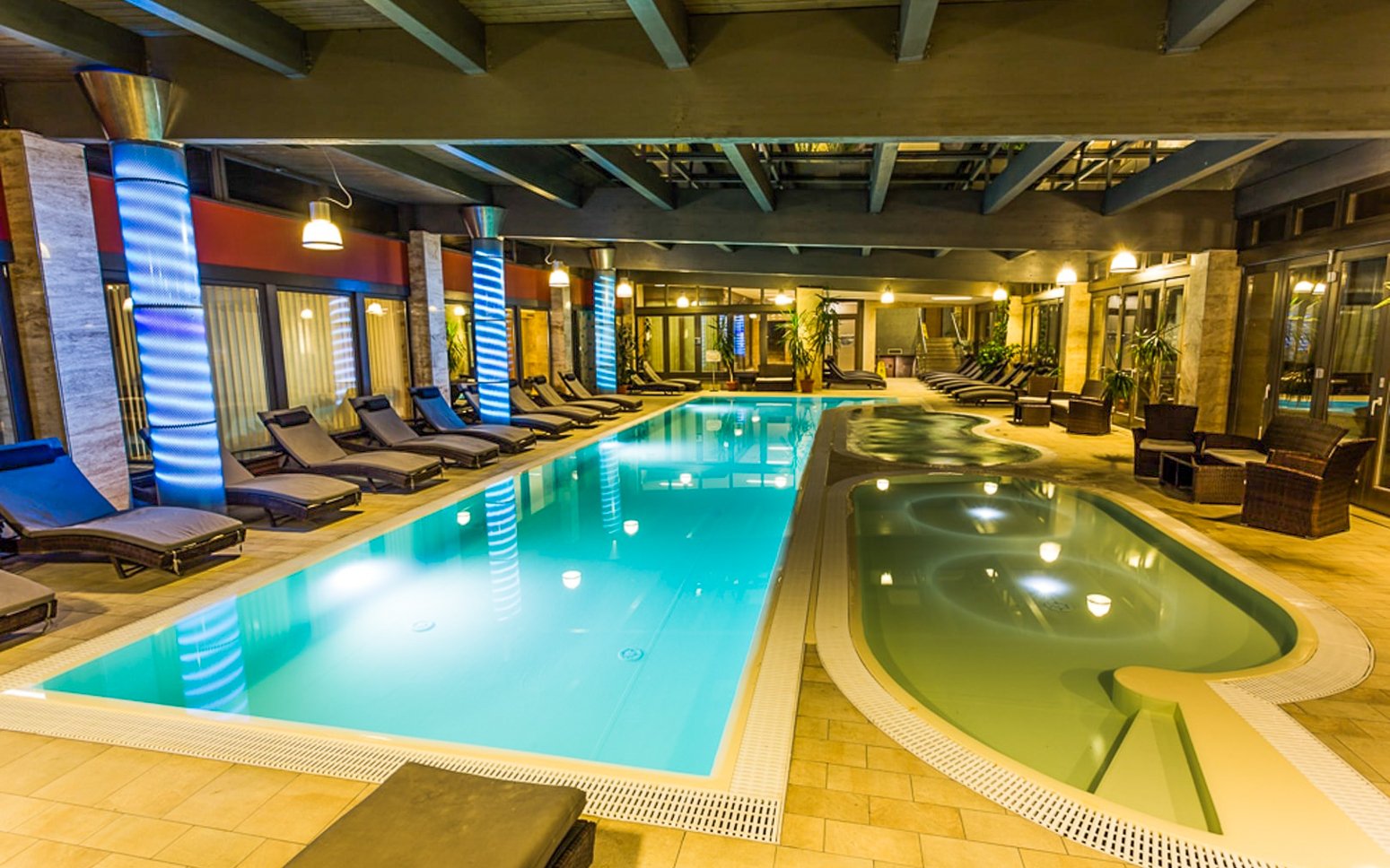 Kráľovský pobyt v Hoteli Visegrád **** s polpenziou, vínom, neobmedzenými bazénmi a saunami + rytiersky súboj<br/>Hotel Visegrád ****, Rév u. 15., Visegrád 2025, info@hotelvisegrad.hu