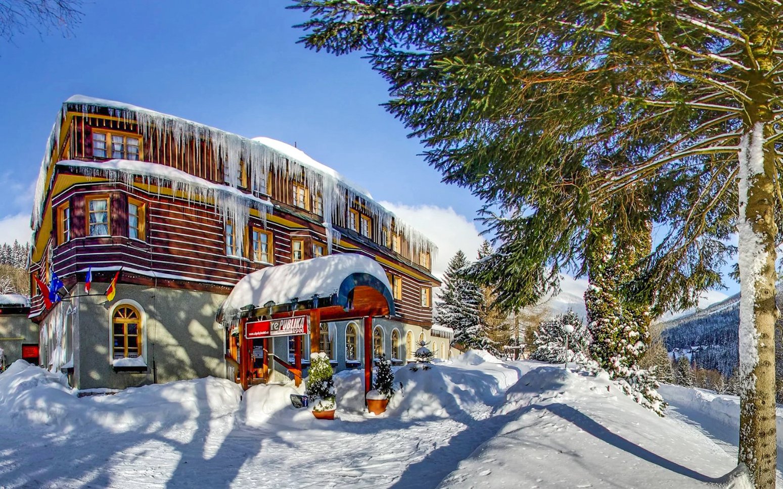 Špindlerův Mlýn: Alpský Hotel ***+ s polpenziou, neobmedzeným wellness, bazénom či masážou, zmrzlinou a kávou
