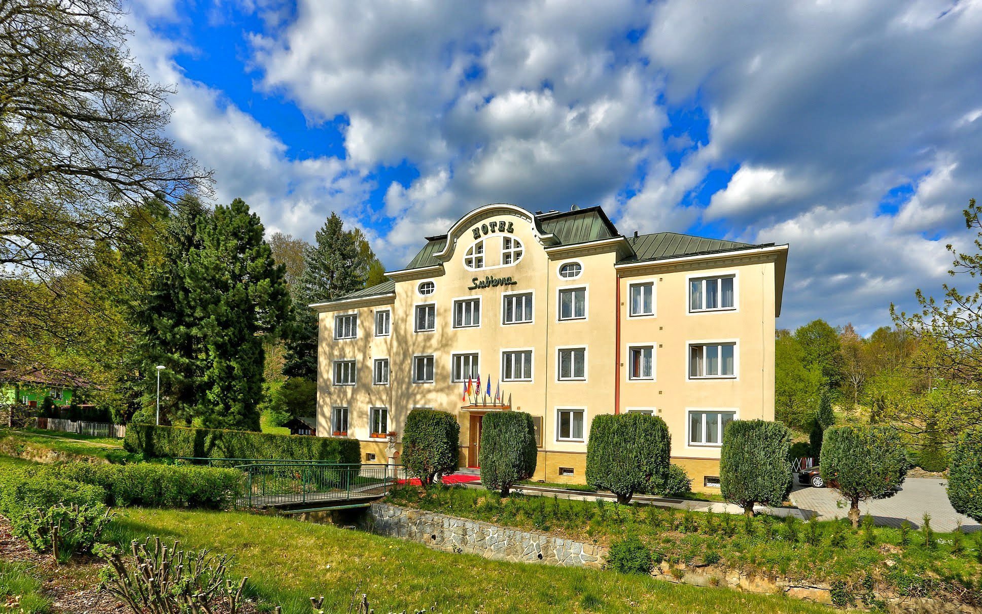 Krušné hory pri kúpeľoch: Active & Wellness Hotel Subterra ****+ s polpenziou, 3 saunami, vírivkou + vstupenka<br/>Active & Wellness Hotel Subterra ***superior, Horní Žďár 1, Ostrov 36301 , recepce@hotelsubterra.cz