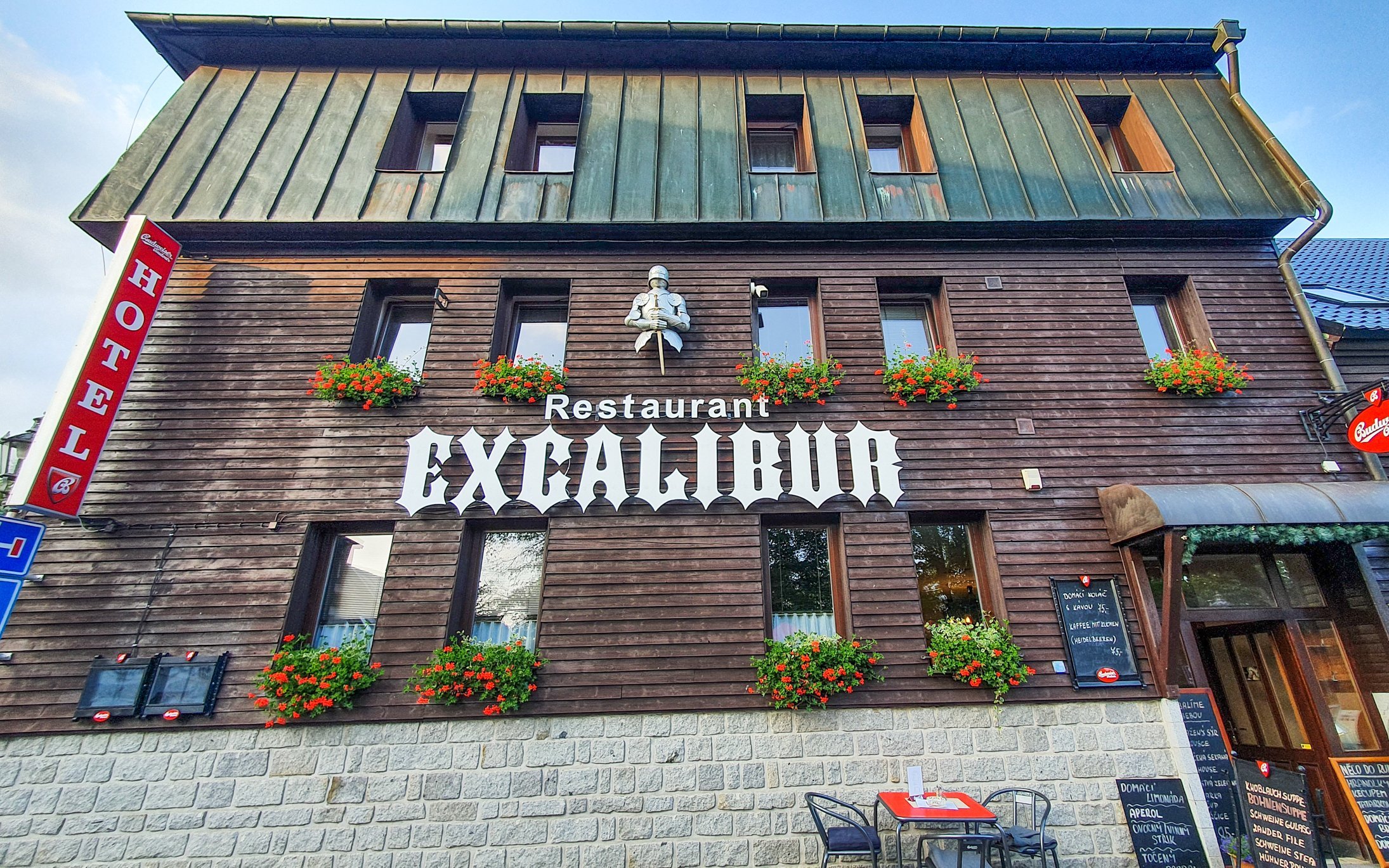 Krušné hory: Hotel Boží Dar - Excalibur *** s polpenziou, vstupom do múzea a radom výhod pre cyklistov<br/>Hotel Boží Dar - Excalibur ***, Boží Dar E38, Boží Dar 362 62, hotelbozidar@gmail.com