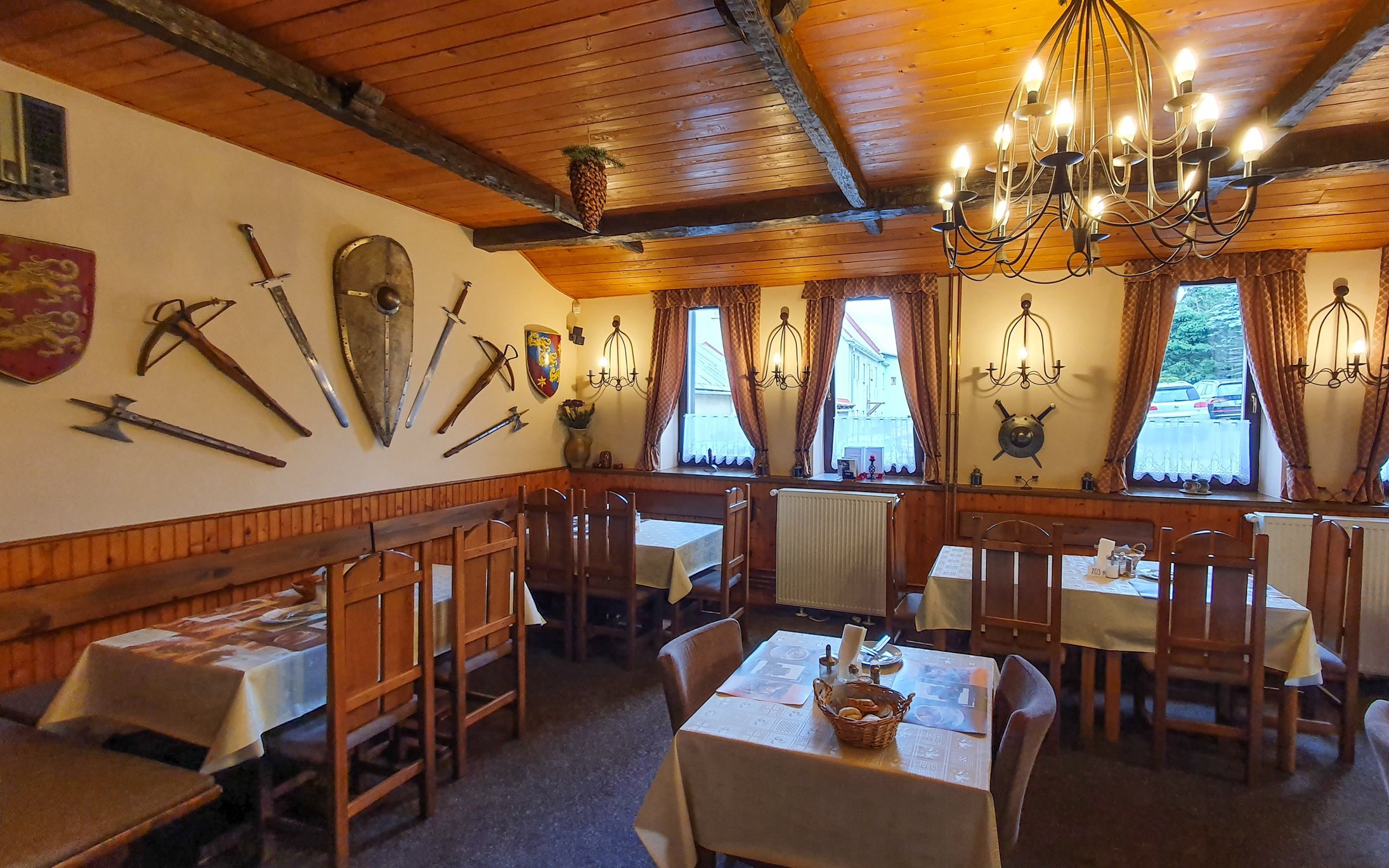 Krušné hory priamo pri ski areáloch: Pobyt v Hoteli Boží Dar - Excalibur *** s polpenziou a vstupom do múzea