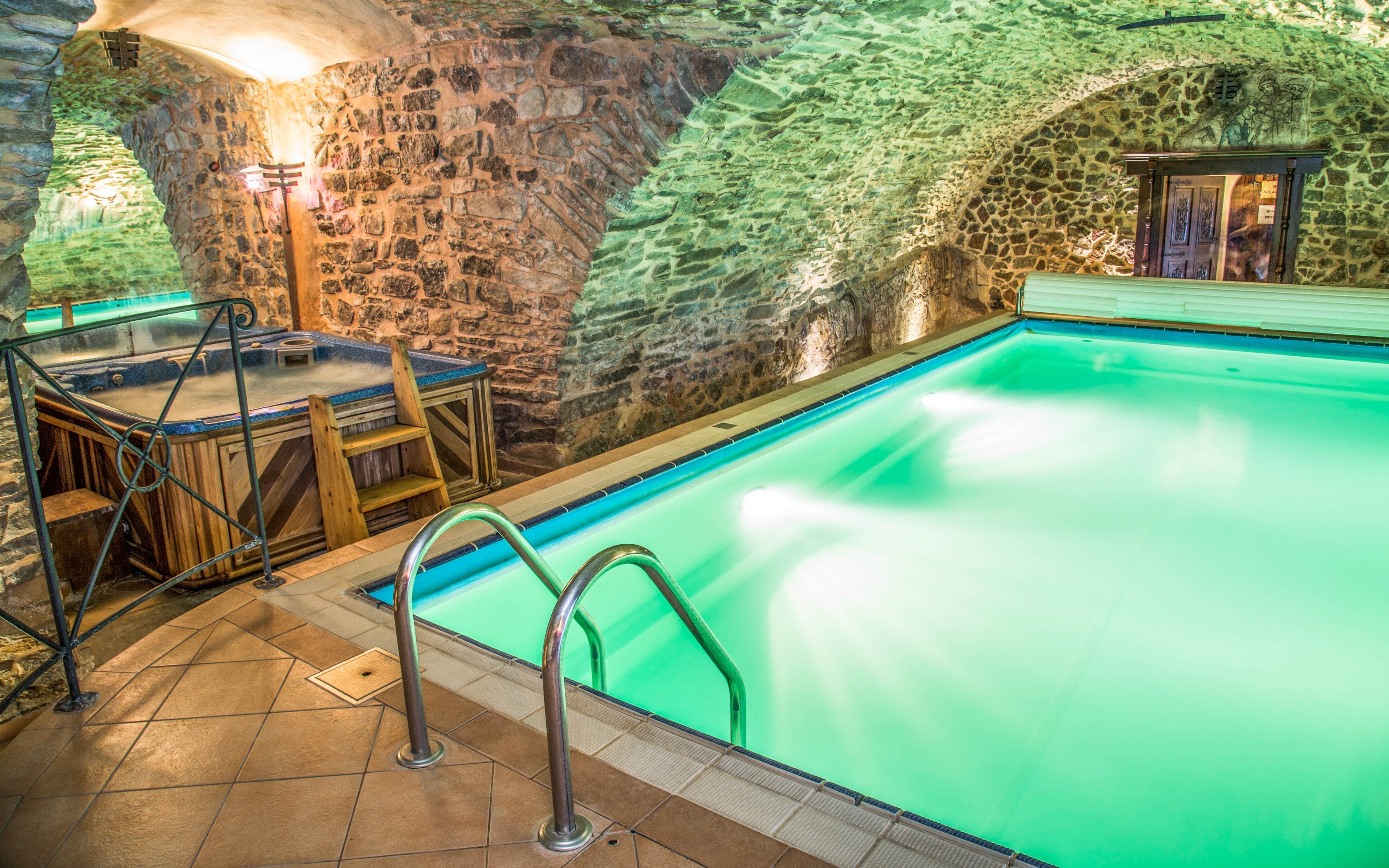Křivoklátsko: Romantika na zámku Chateau Hotel Zbiroh ***** s wellness a raňajkami v stredovekej krčme