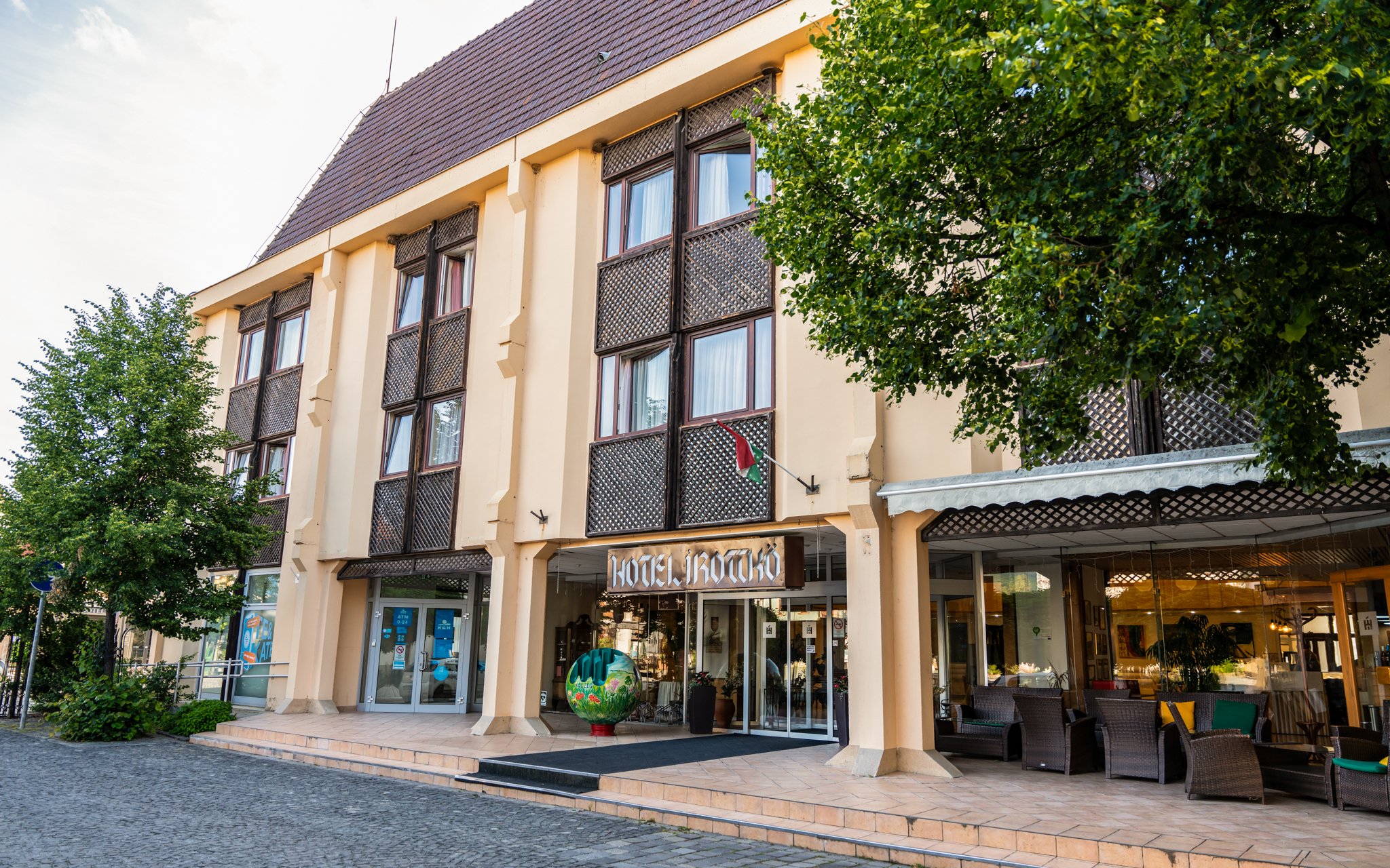 Pobyt pri kúpeľoch Bük v Hoteli Írottkő *** s polpenziou a neobmedzeným wellness + 50 % zľava na masáž