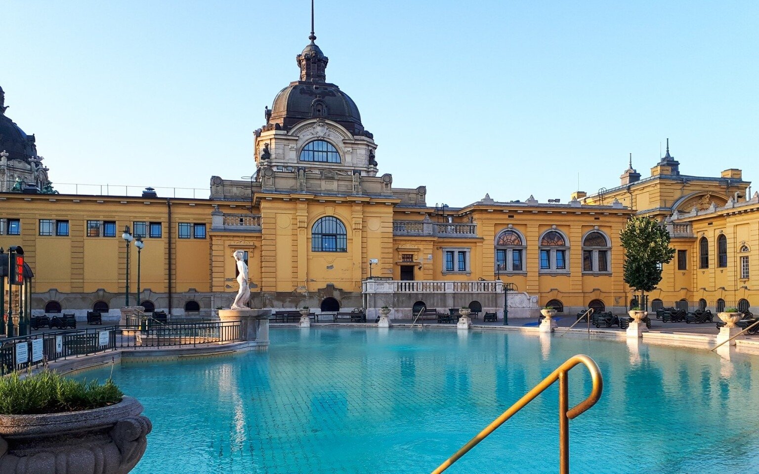 Budapešť pri parku v Hoteli Bobbio *** s celodenným vstupom do kúpeľov Széchenyi či Lukács, saunou a raňajkami