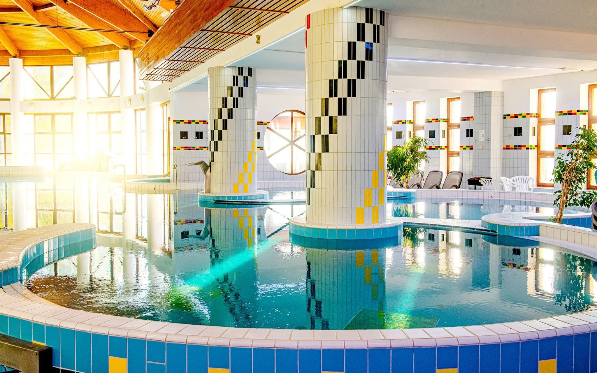 Maďarsko: Zalakaros v Hoteli Fürdő *** s polpenziou, termálnymi kúpeľmi, bazénmi, saunami a vodnými atrakciami<br/>Fürdő Hotel Zalakaros ***, Termál út 1., Zalakaros 8749, hotel@zkf.hu