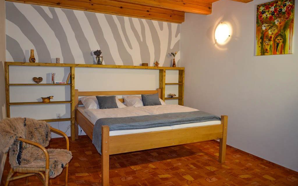 Južné Čechy blízko rybníkov i Českých Budějovíc v Penzióne Statek 3 s wellness (vírivka, sauna) a raňajkami