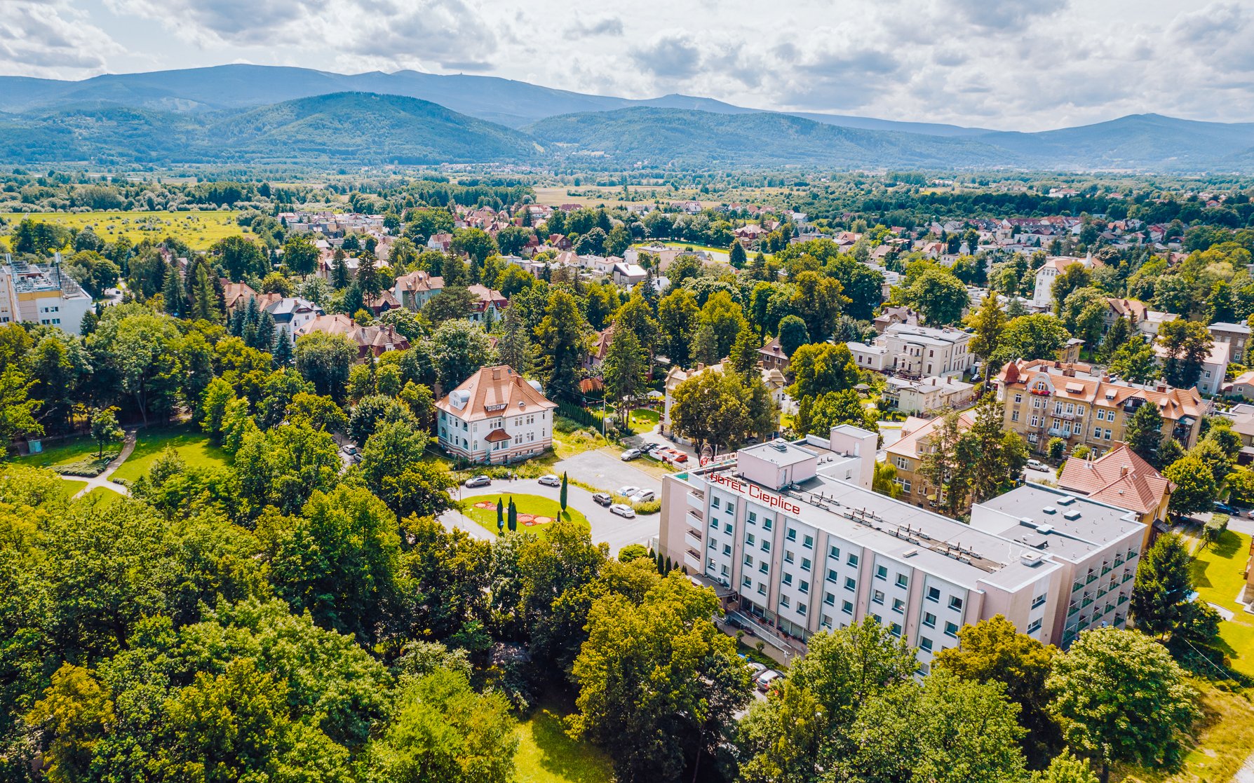 Poľsko v Hoteli Cieplice Medi & SPA *** s raňajkami/polpenziou a wellness centrom s bazénom so slanou vodou