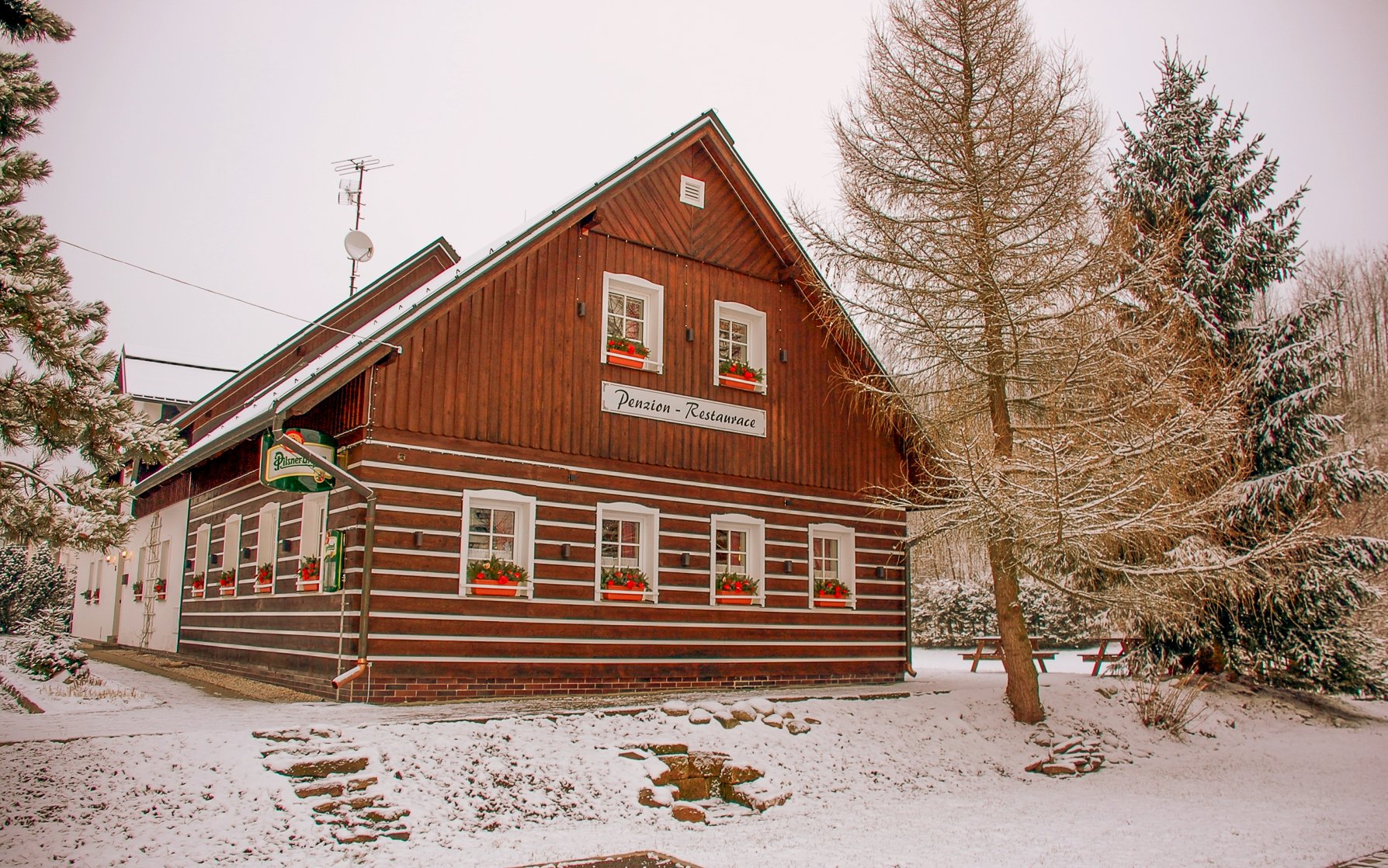 Krkonoše: Černý Důl pri ski areáli a Chodníku korunami stromov v Penzióne Čistá s raňajkami + Prosecc