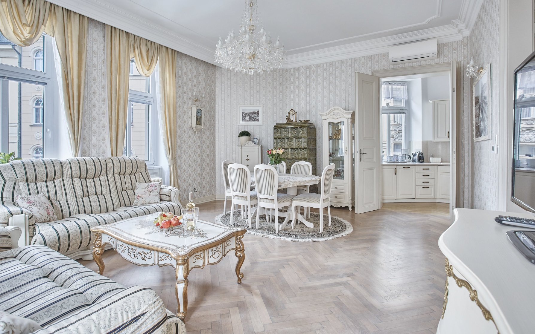 Karlove Vary priamo oproti Múzeu Becherovky: Luxus v Apartmáne Nostalgia Luxury **** až pre 8 osôb + raňajky
