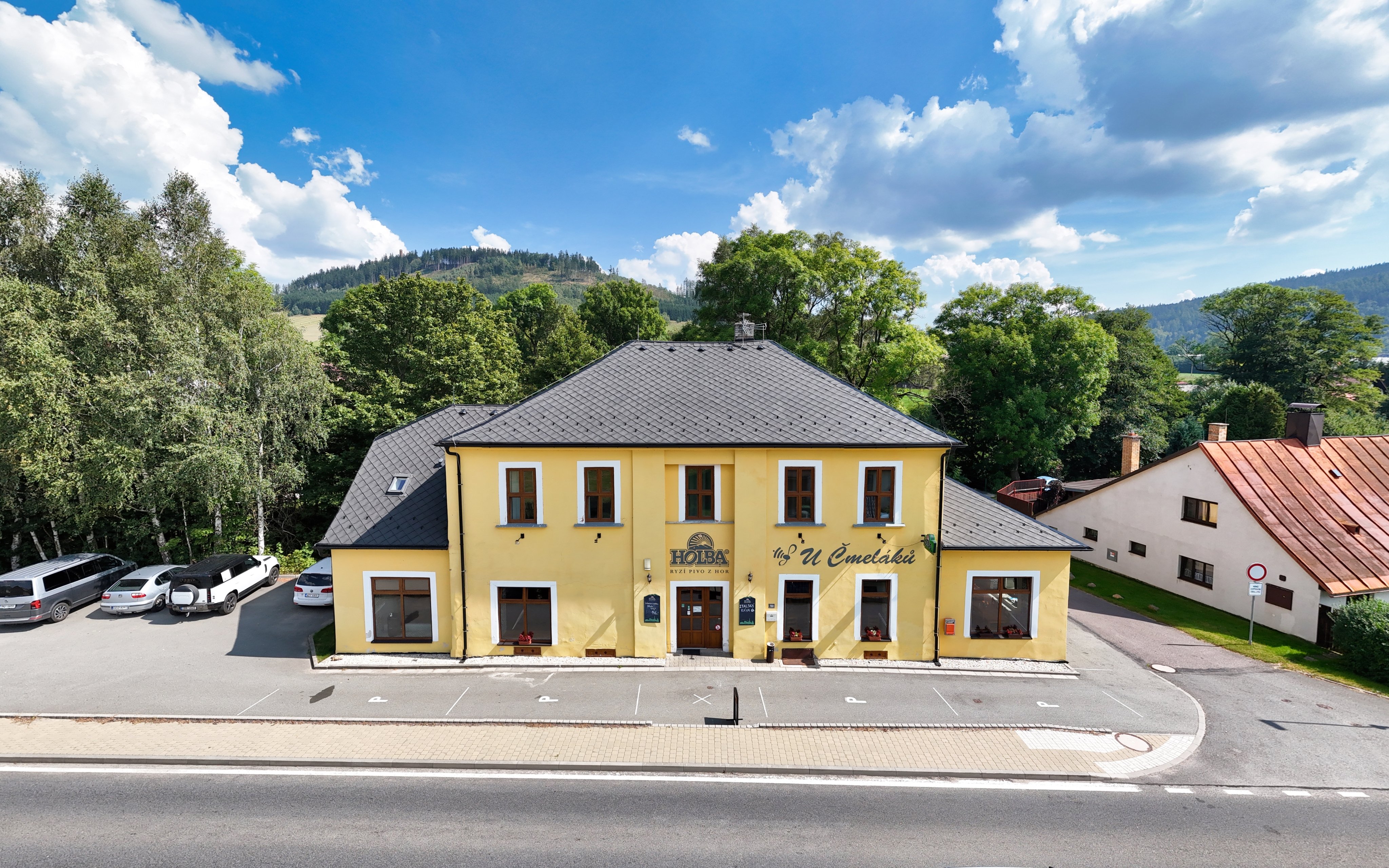 Orlické hory v blízkosti múzeí a Chodníka v oblakoch v Penzióne U Čmeláků s raňajkami či polpenziou + drink<br/>Penzion U Čmeláků, Červená Voda, 200, Červená Voda 56161, info@ucmelaku.cz