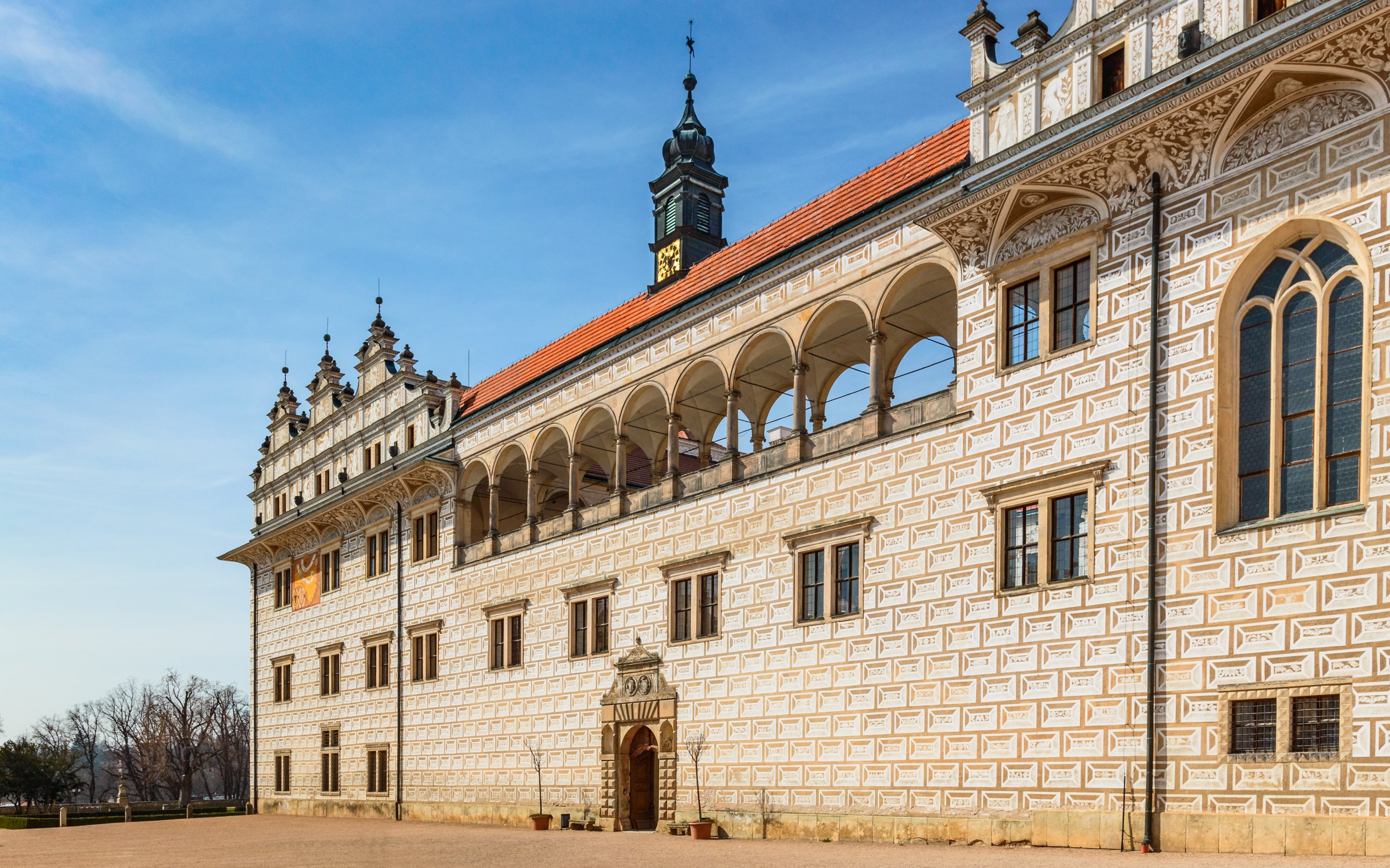 Smetanov Litomyšl (UNESCO) v Pensione U Háje s raňajkami, saunou, vychádzkou na koni či vstupom do bazéna