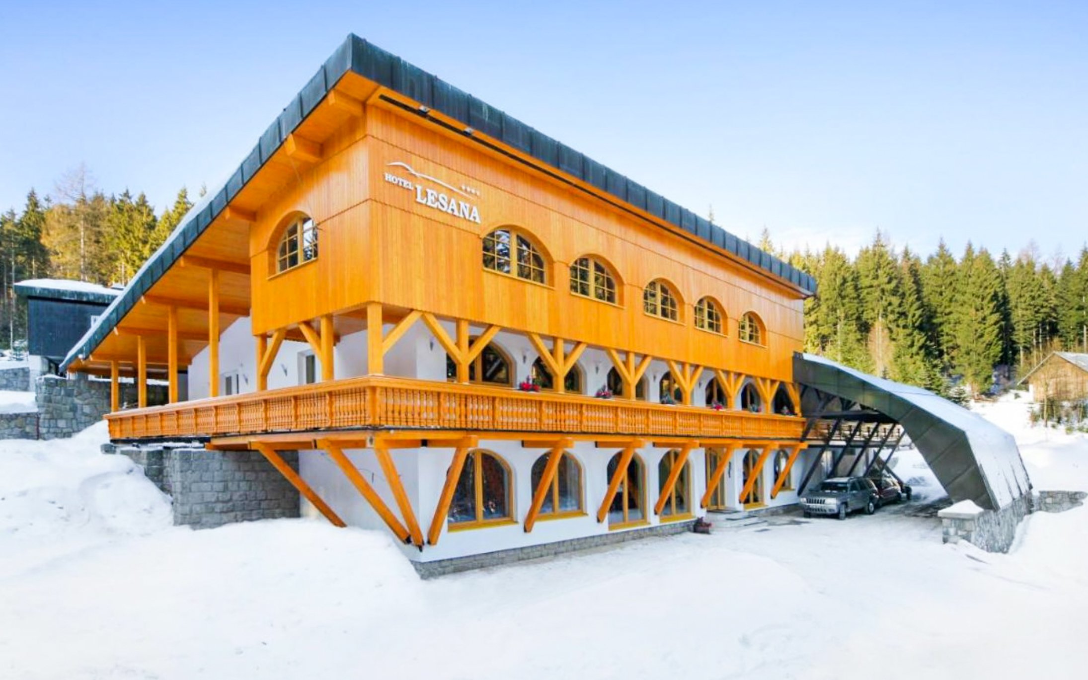 Krkonoše pri ski areáli: Špindlerův Mlýn v Hoteli Lesana *** s polpenziou, neobmedzeným wellness a biliardom