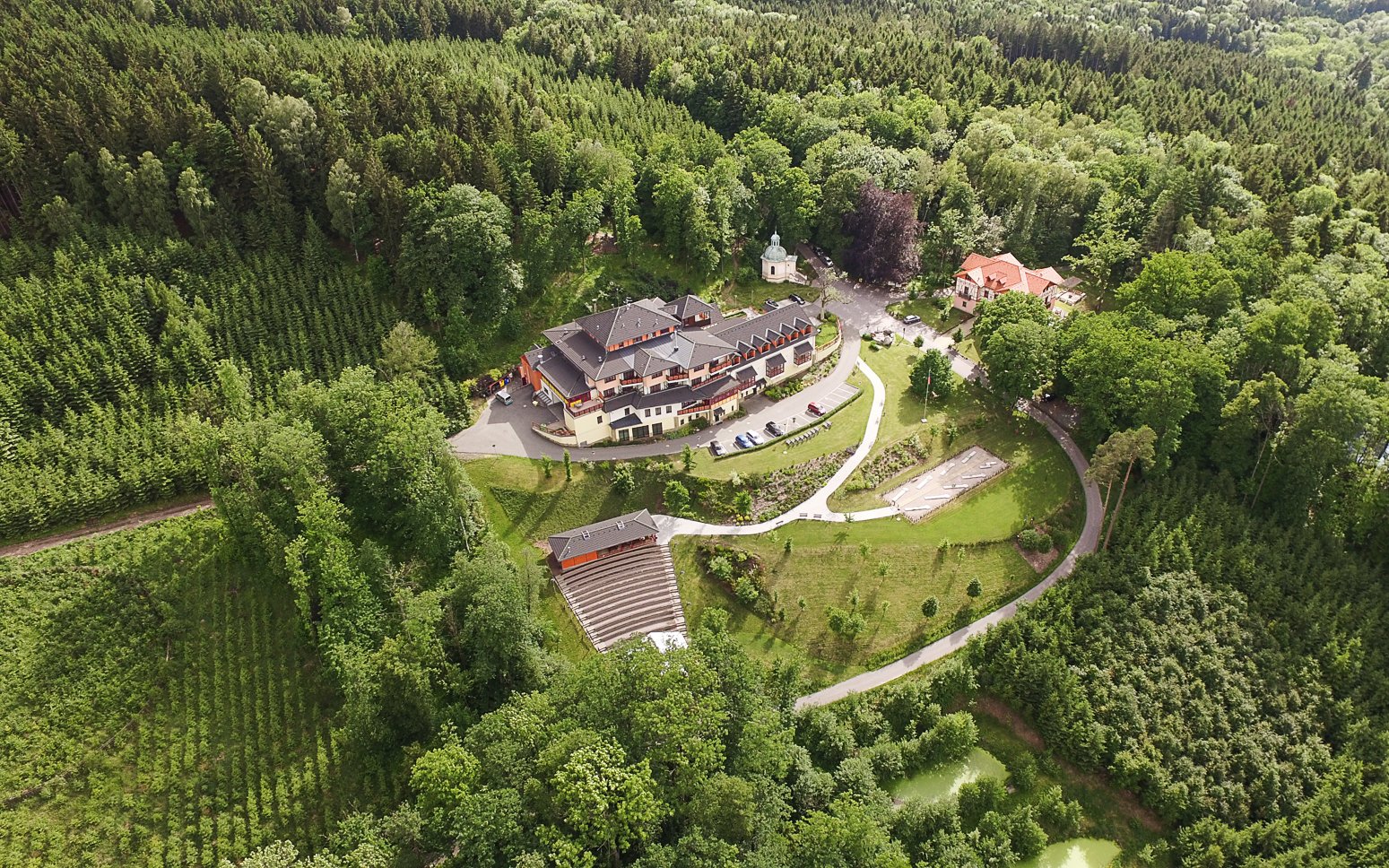 Orlické hory: Hotel Studánka **** obklopený prírodou s polpenziou a wellness + romantický kúpeľ a zábal
