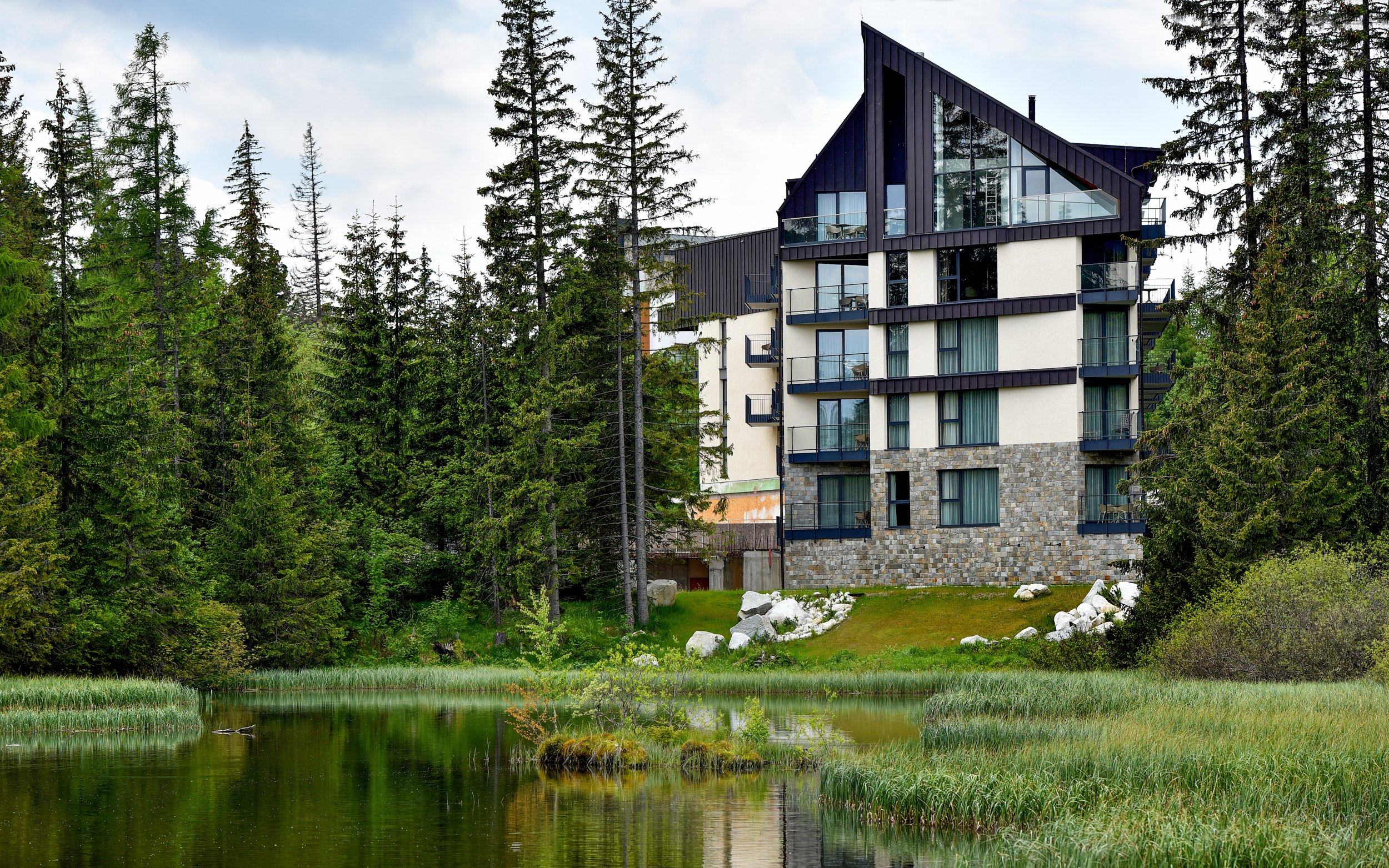 Vysoké Tatry priamo pri Štrbskom plese: Pobyt v Aplend Lake Resorte **** v štýlovom apartmáne pre 4 osoby<br/>Aplend Lake Resort ****, Štrbské Pleso, Štrbské Pleso 05985, tatry@aplend.com