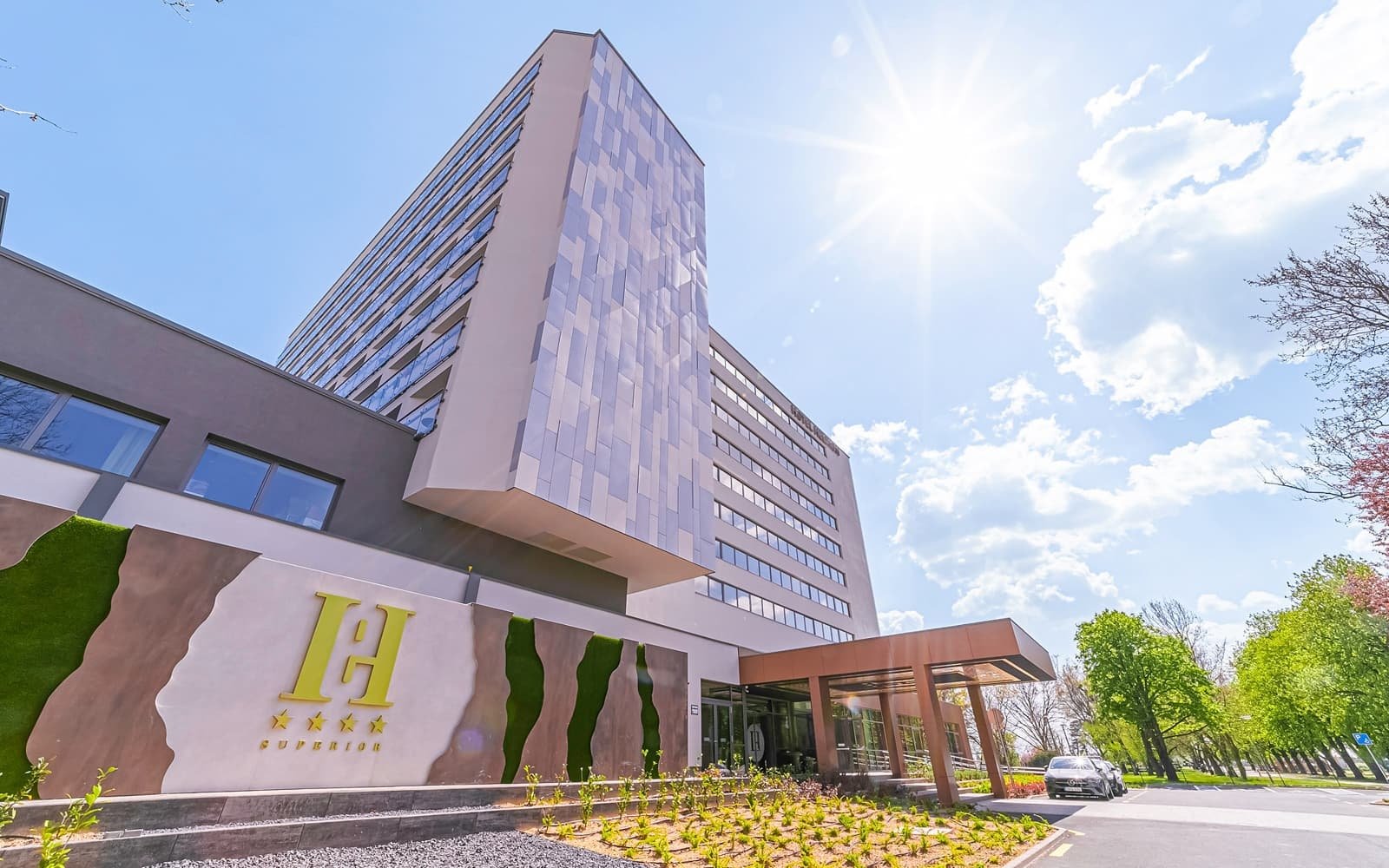 Pobyt pri Balatone v Hoteli Helikon **** s polpenziou a neobmedzeným wellness s bazénom, vírivkami a saunami