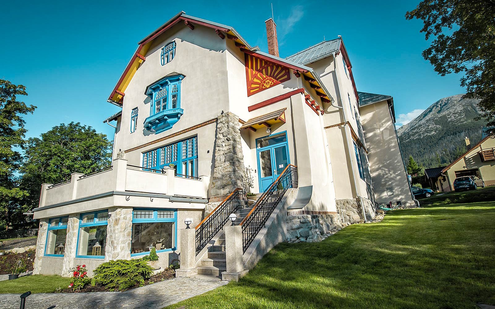 Vysoké Tatry: Vila Lavína s bufetovými raňajkami, wellness so saunami a vonkajšou vírivkou s výhľadom na hory<br/>Vila Lavína, Nový Smokovec 19003, Vysoké Tatry 062 01, info@vilalavina.sk