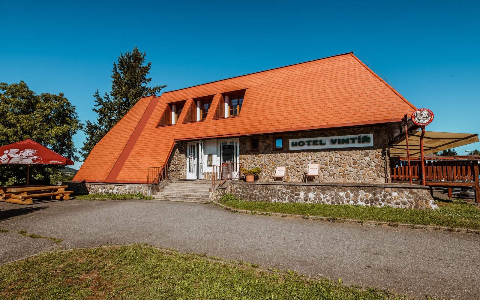 Národný park Šumava v Hoteli Vintíř s raňajkami či polpenziou, fľašou vína a vstupom do Horskej synagógy<br/>Hotel Vintíř, Hartmanice 69, Hartmanice  342 01, vintirhotel@gmail.com