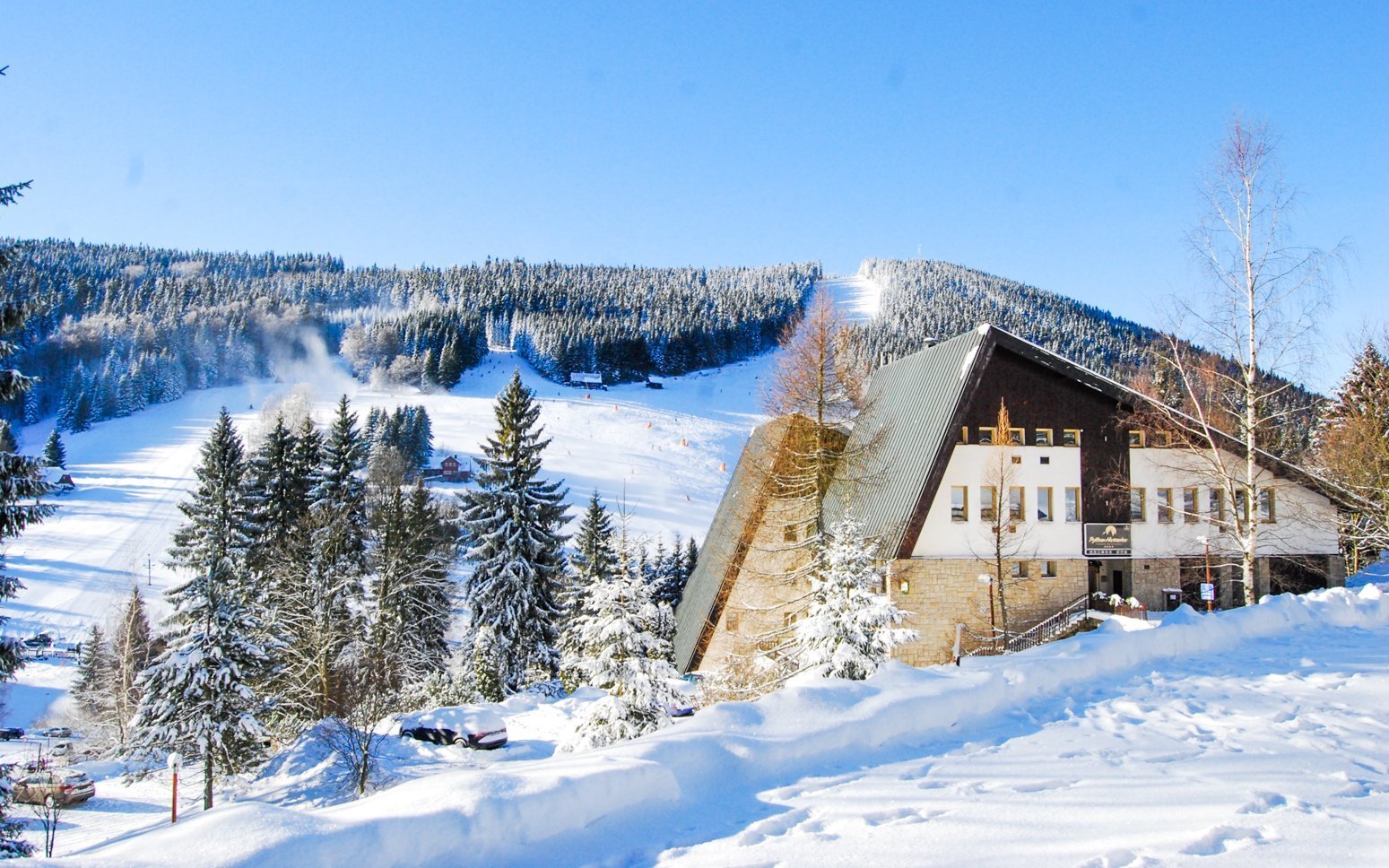 Krkonoše: Pytloun Hotel Harrachov **** s polopenziou a vstupom do wellness centra s výhľadom na Čertovu horu