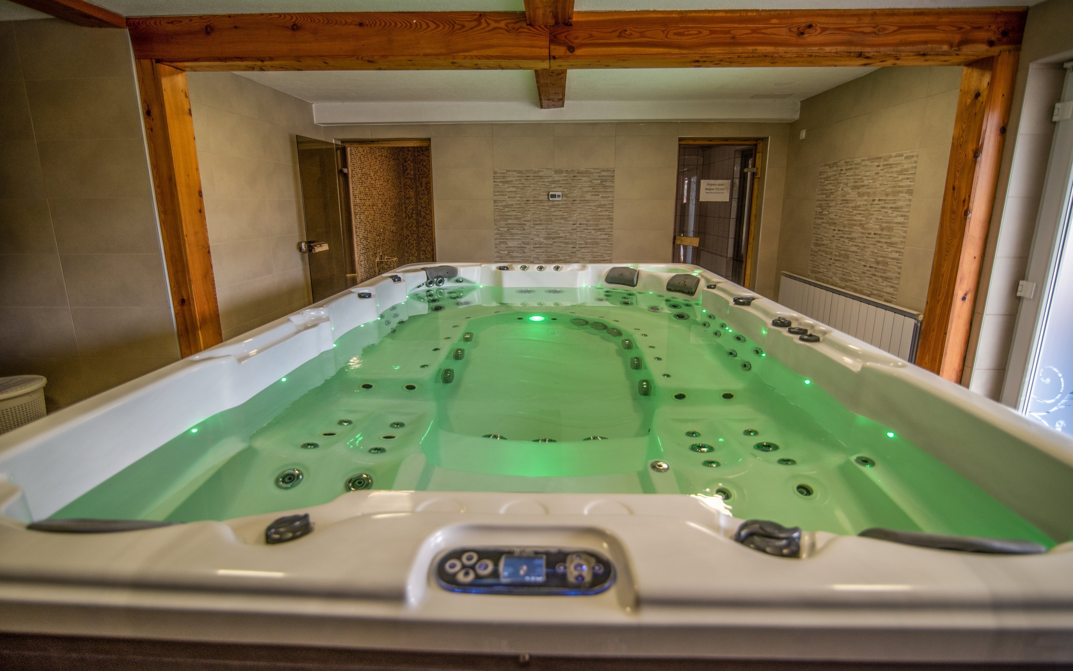 Egerszalók pri termáloch vo Sweet-Life Wellness Apartments s neobmedzeným wellness, šampanským a raňajkami