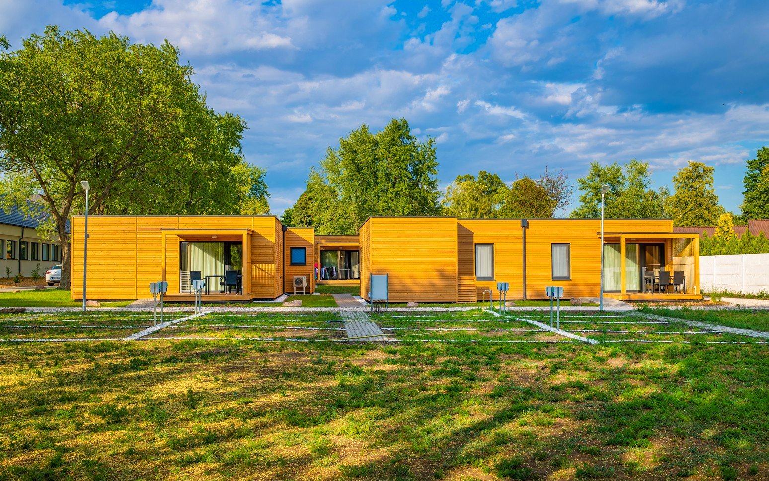 Mezőkövesd v štýlovej chatke až pre 5 osôb v Zsóry Liget Resorte **** + zľava na vstup do termálnych kúpeľov<br/>Zsóry Liget Camping & Resort ****, Olajfa utca 2., Mezőkövesd 3400, recepcio@zsoryligetcamping.eu