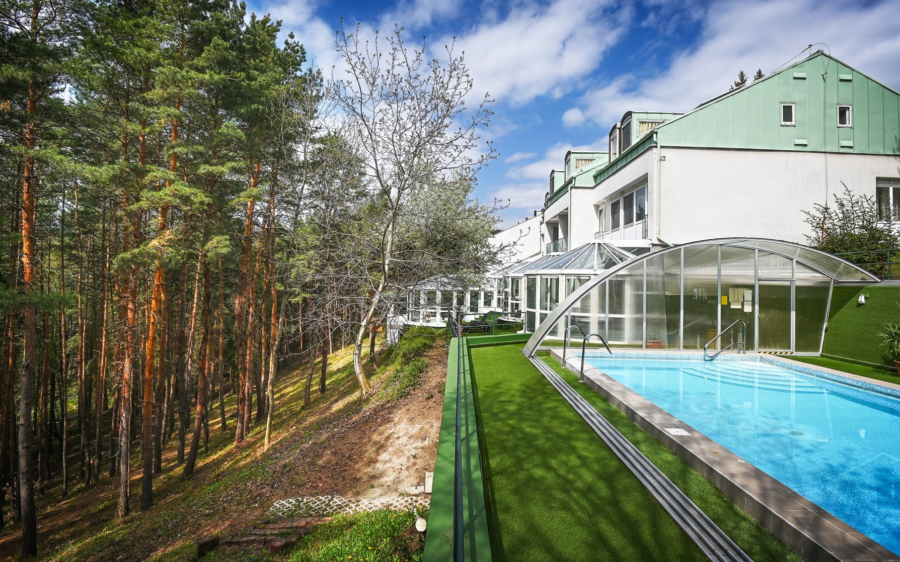 Maďarsko pri termáloch: Panoráma Hotel Noszvaj *** s wellness s panoramatickou vírivkou aj saunami + polpenzia